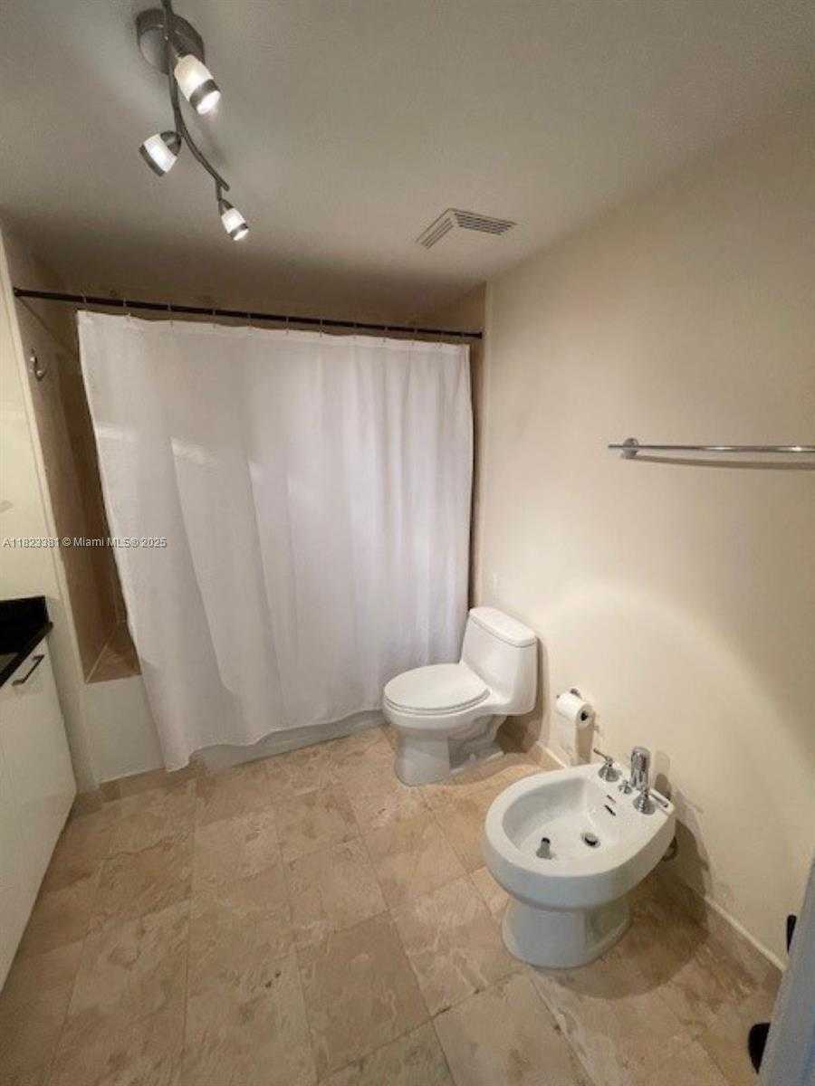 Small Image of 3339 VIRGINIA ST #204, Miami Number 14