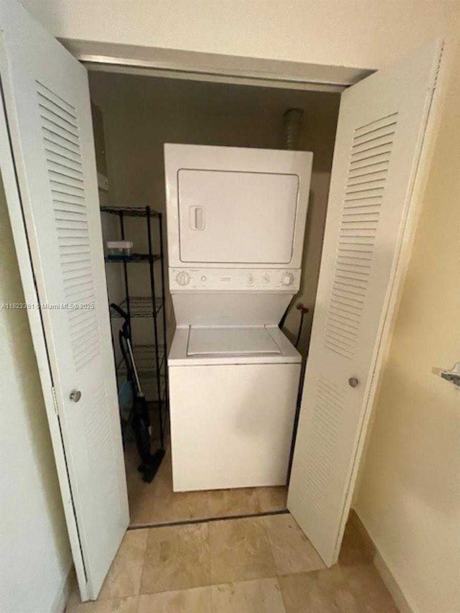 Small Image of 3339 VIRGINIA ST #204, Miami Number 15