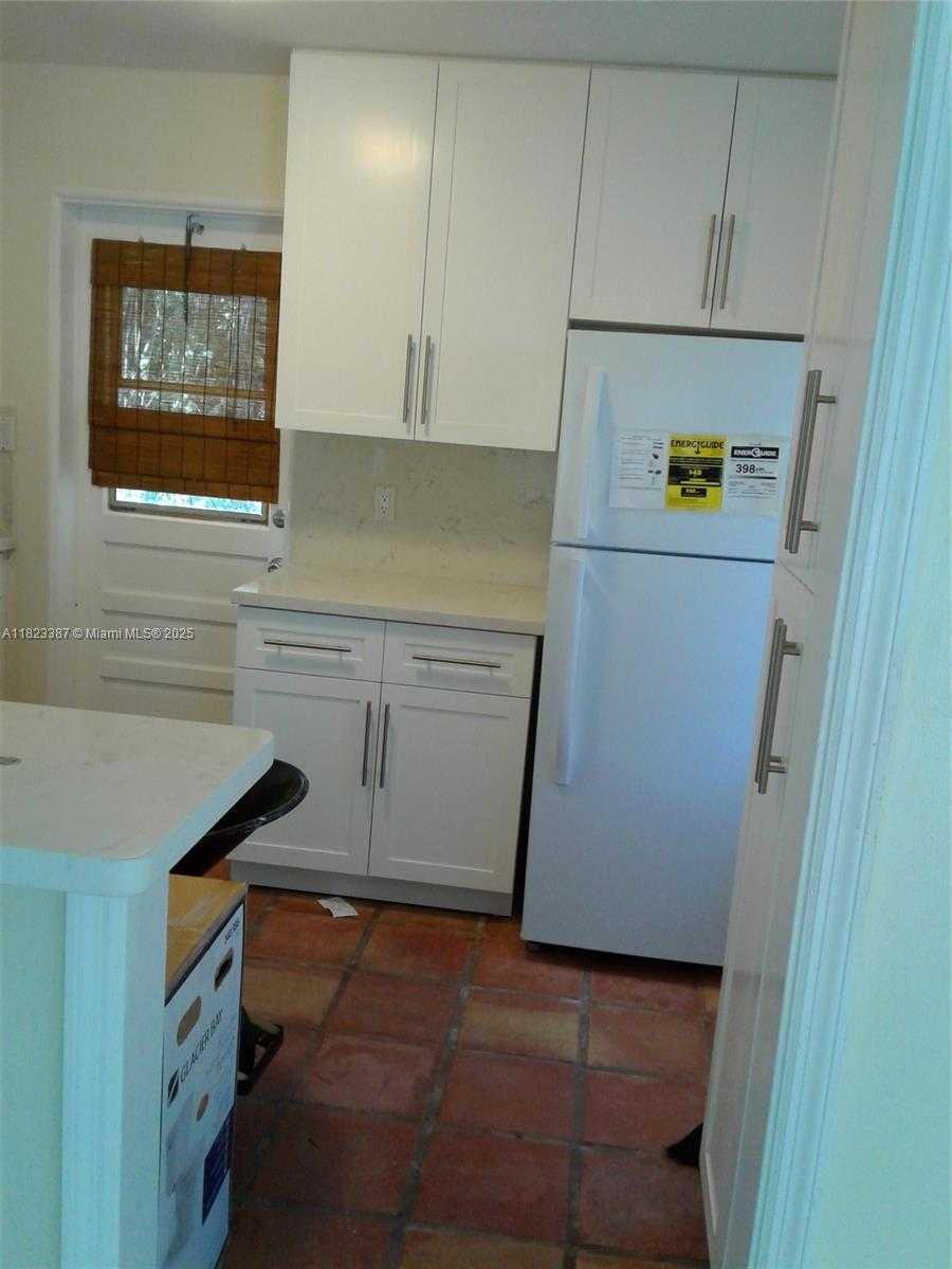 Small Image of 6000 SOUTH WEST 76 ST, South Miami Number 2