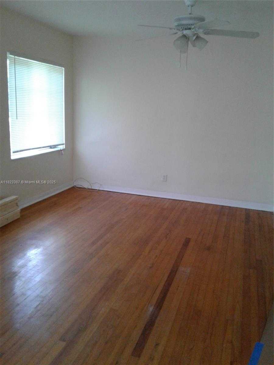 Small Image of 6000 SOUTH WEST 76 ST, South Miami Number 3