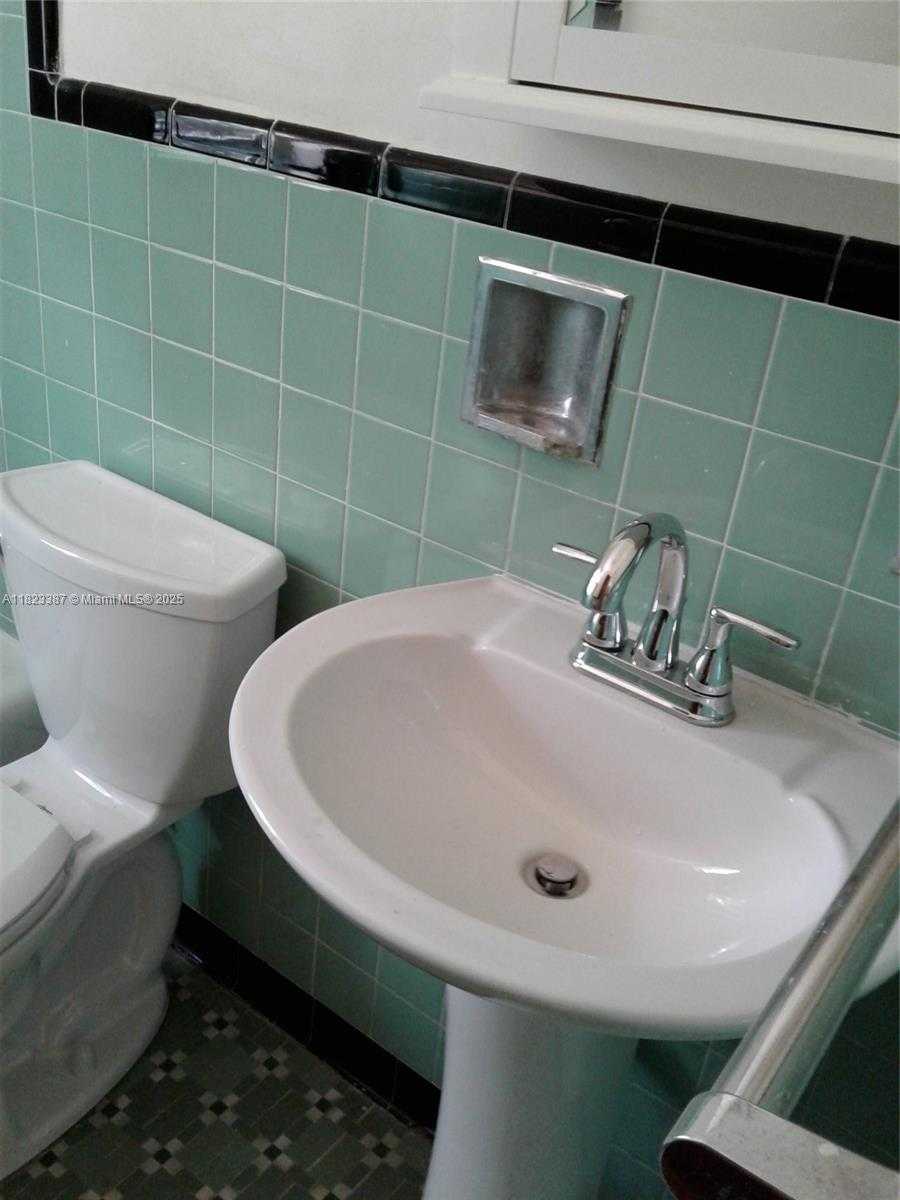 Small Image of 6000 SOUTH WEST 76 ST, South Miami Number 4