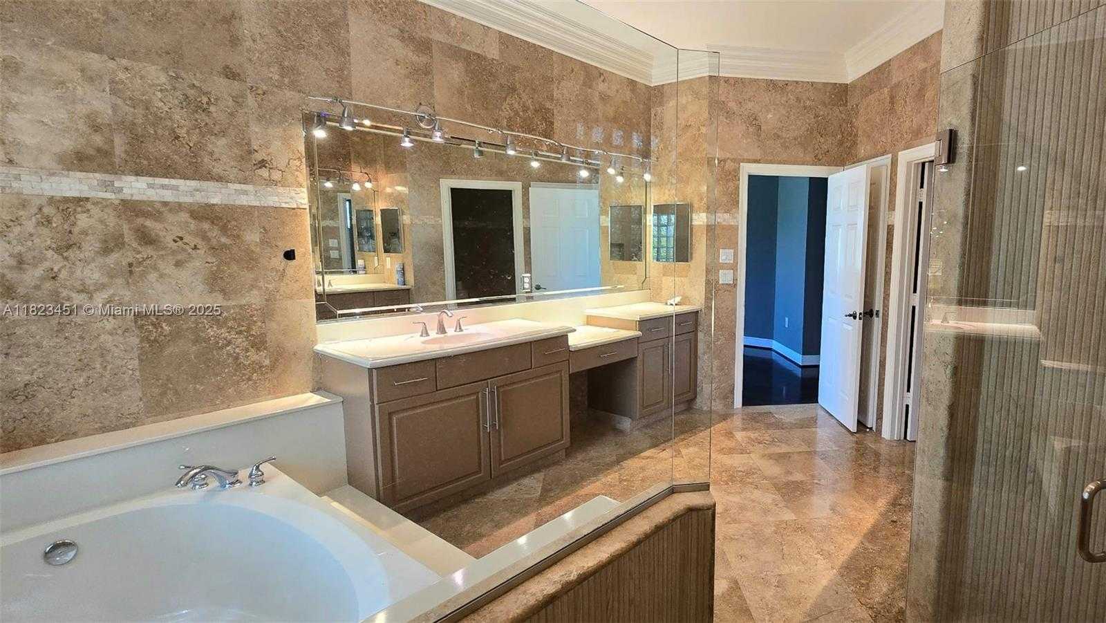 Small Image of 15066 SOUTH WEST 39TH ST, Davie Number 13