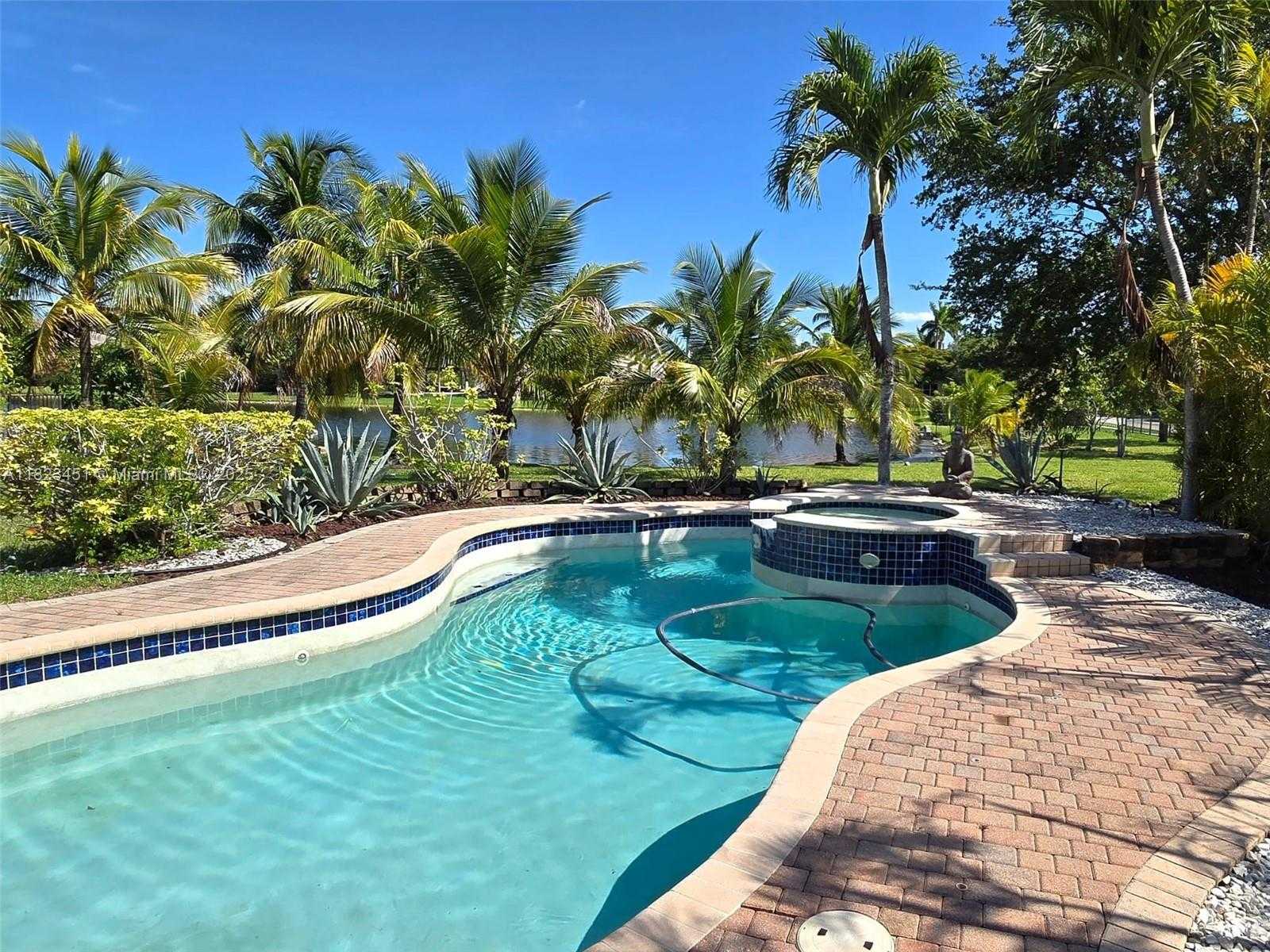 Small Image of 15066 SOUTH WEST 39TH ST, Davie Number 19