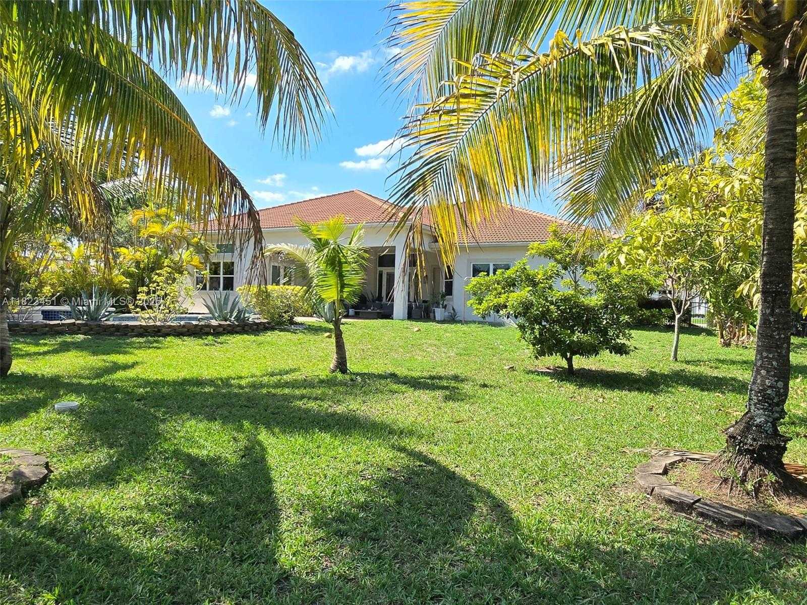 Small Image of 15066 SOUTH WEST 39TH ST, Davie Number 21