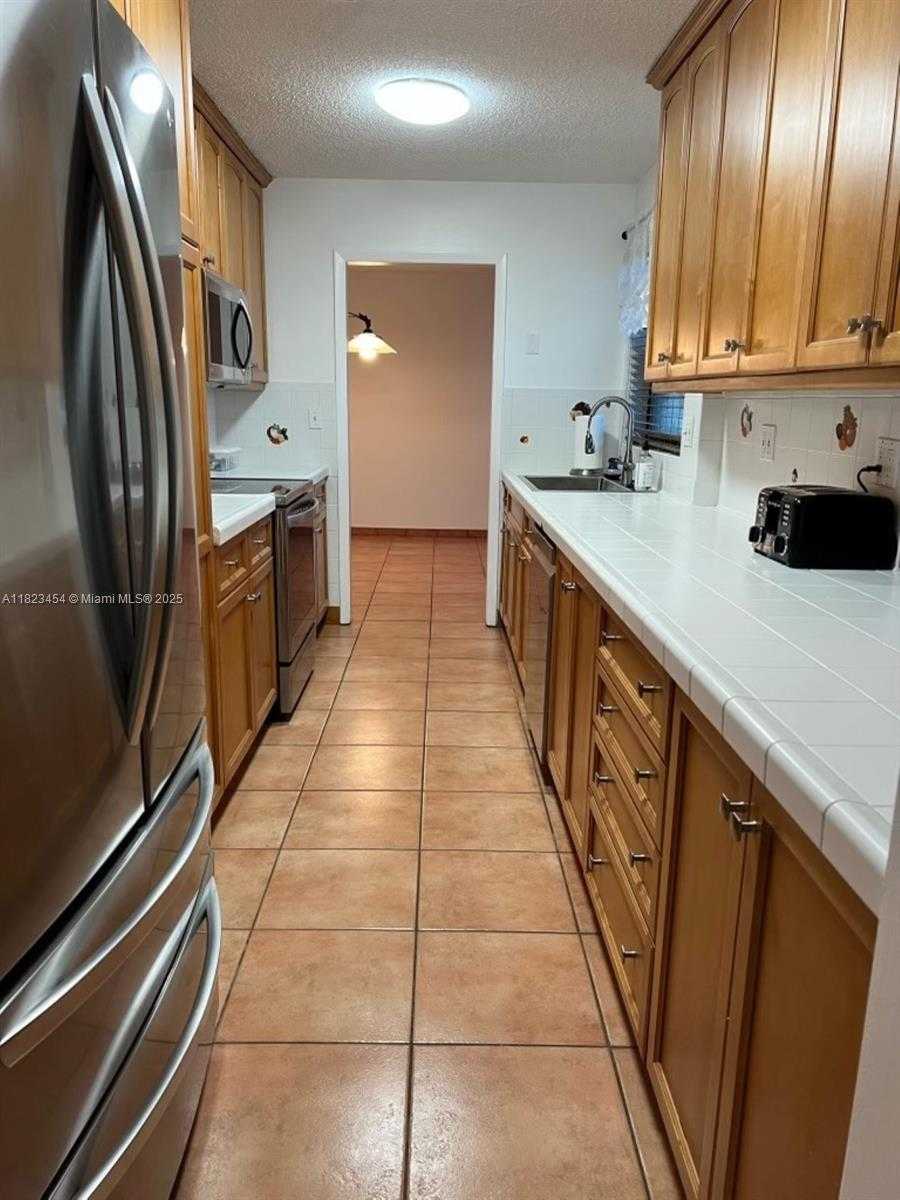 Small Image of 5780 SOUTH WEST 59TH PL, South Miami Number 4