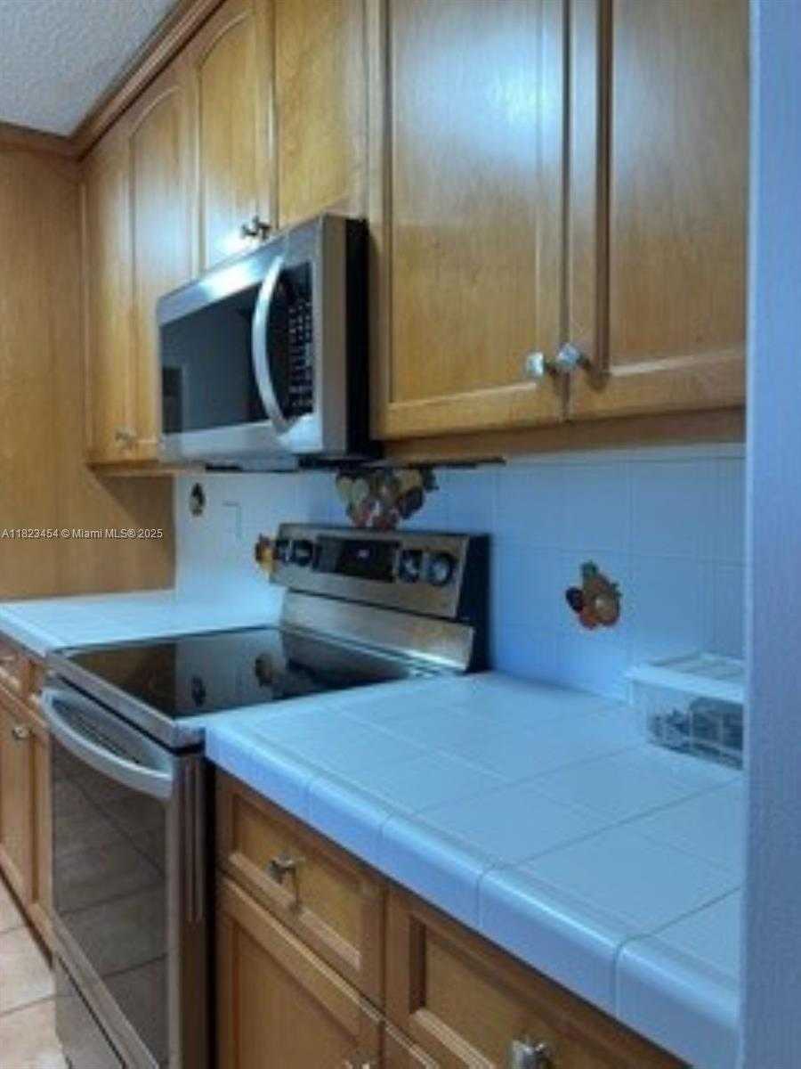 Small Image of 5780 SOUTH WEST 59TH PL, South Miami Number 5