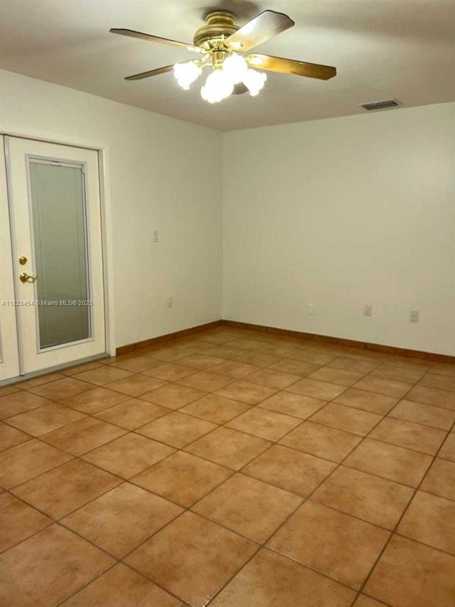Small Image of 5780 SOUTH WEST 59TH PL, South Miami Number 6