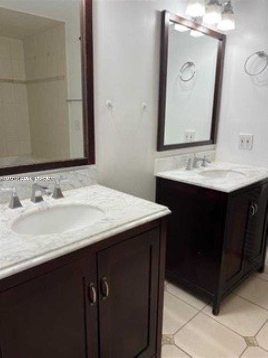 Small Image of 5780 SOUTH WEST 59TH PL, South Miami Number 7