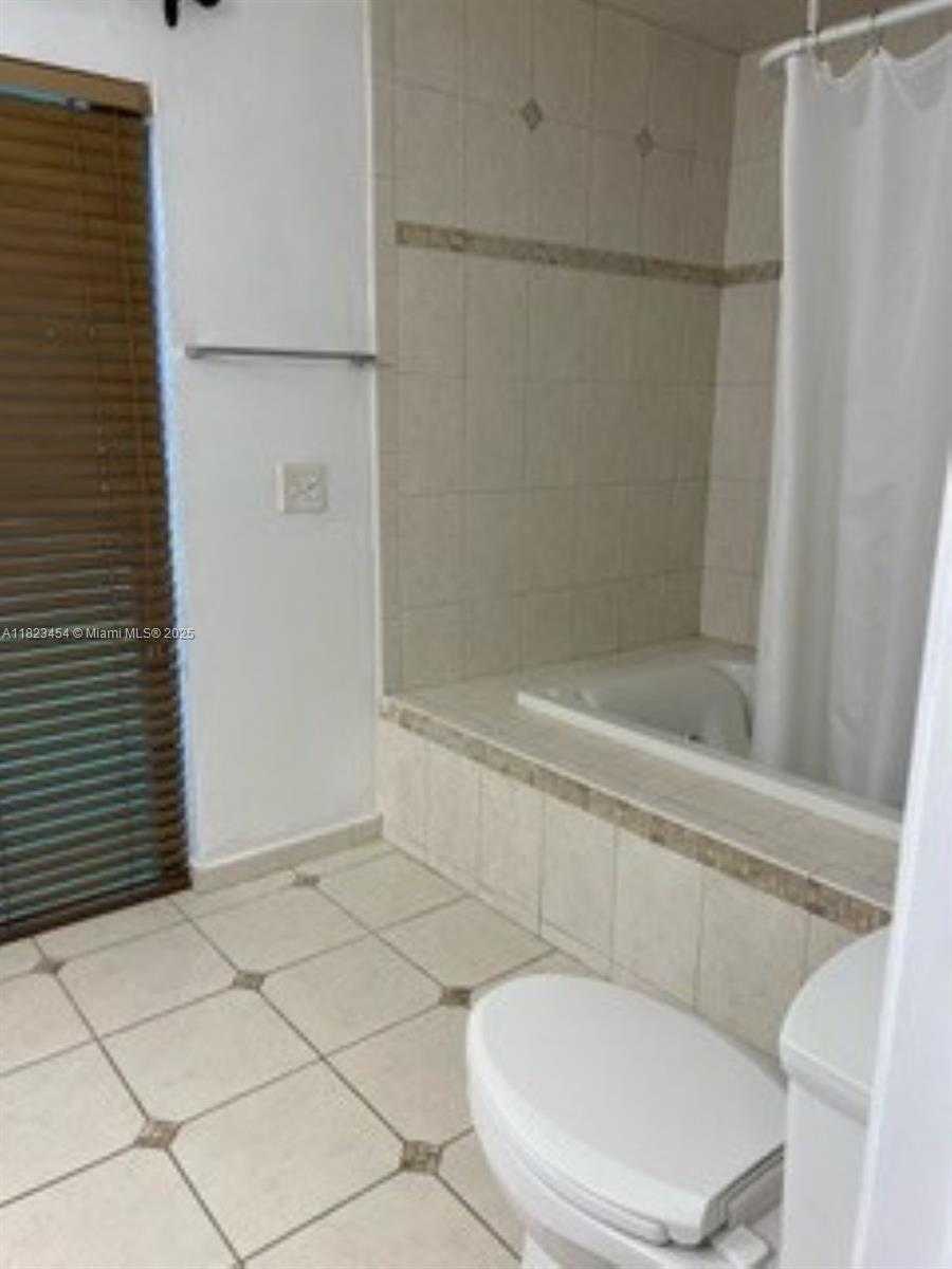 Small Image of 5780 SOUTH WEST 59TH PL, South Miami Number 8