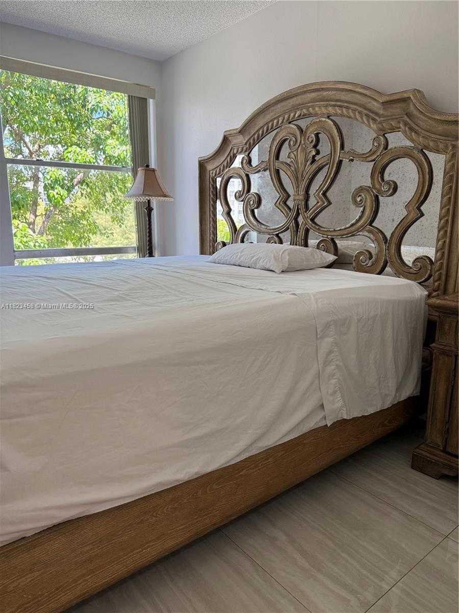 Small Image of 17570 ATLANTIC BLVD #405, Sunny Isles Beach Number 22
