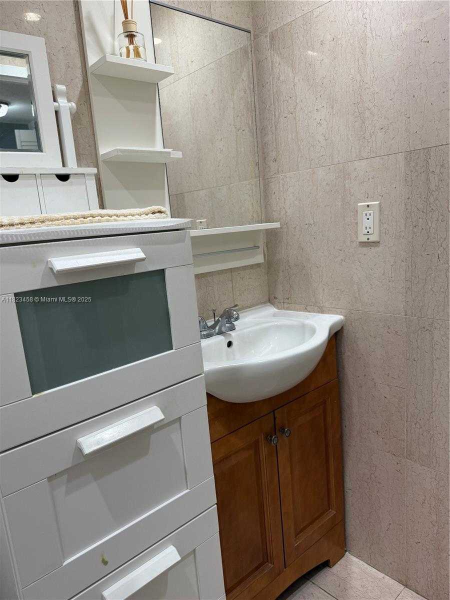 Small Image of 17570 ATLANTIC BLVD #405, Sunny Isles Beach Number 29