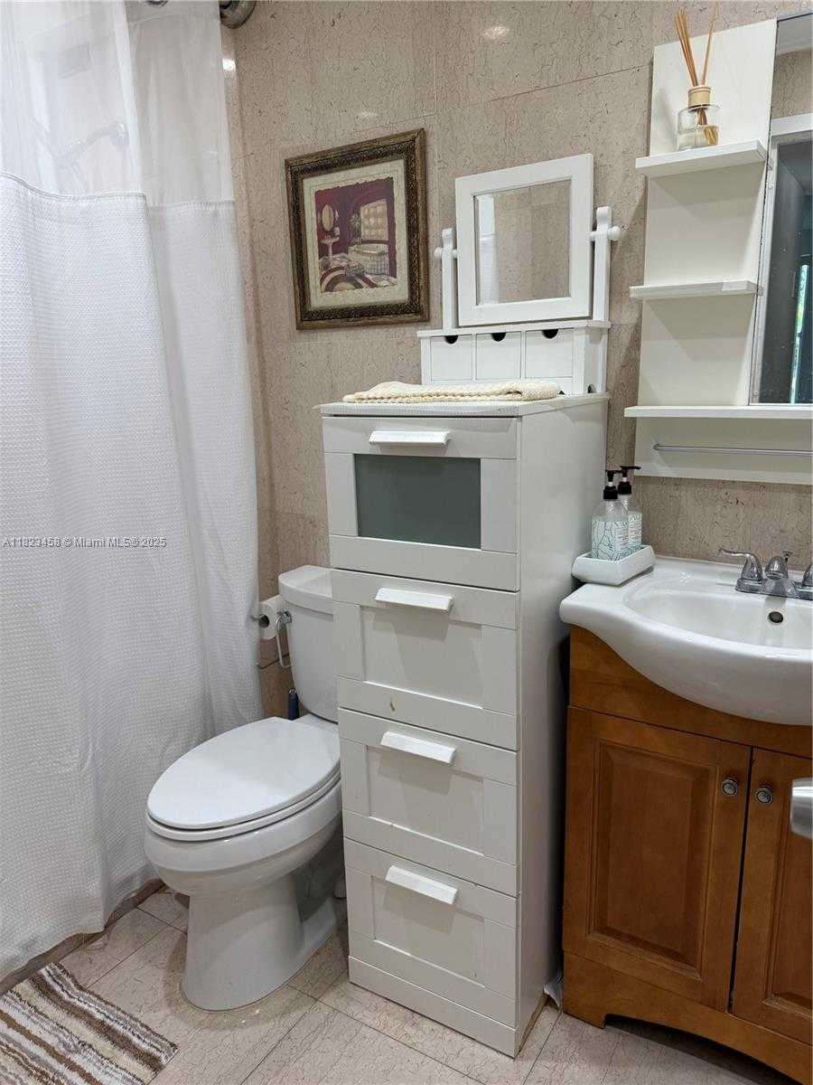 Small Image of 17570 ATLANTIC BLVD #405, Sunny Isles Beach Number 30