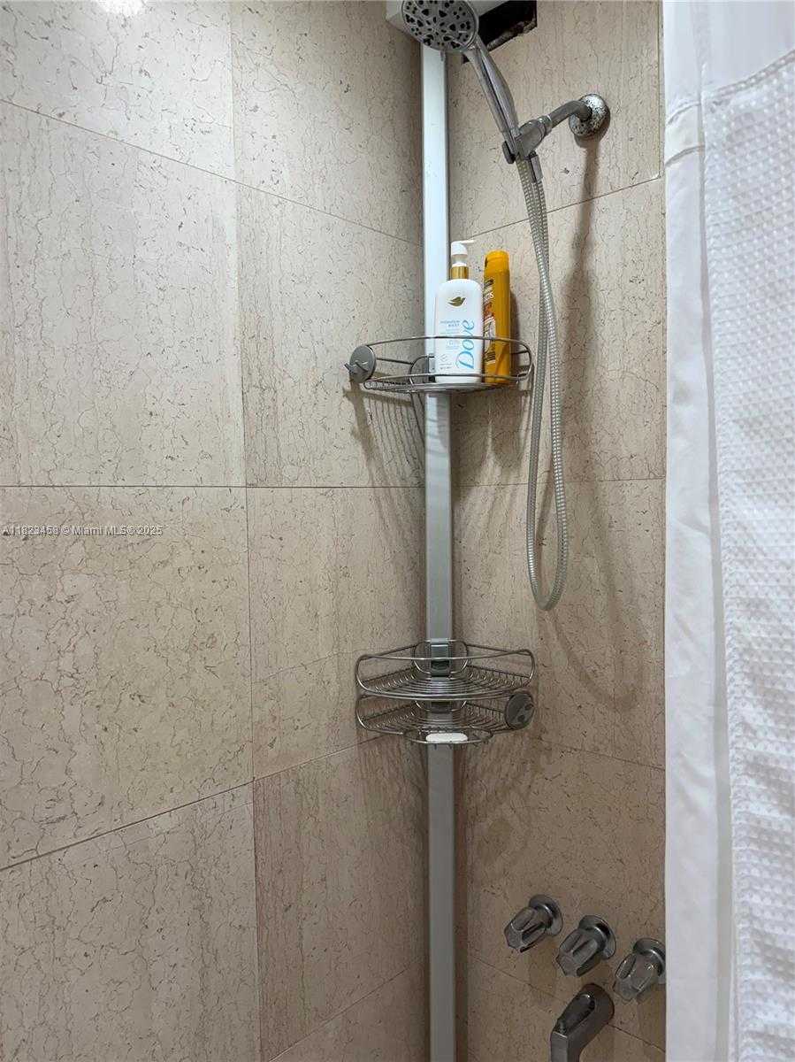 Small Image of 17570 ATLANTIC BLVD #405, Sunny Isles Beach Number 31