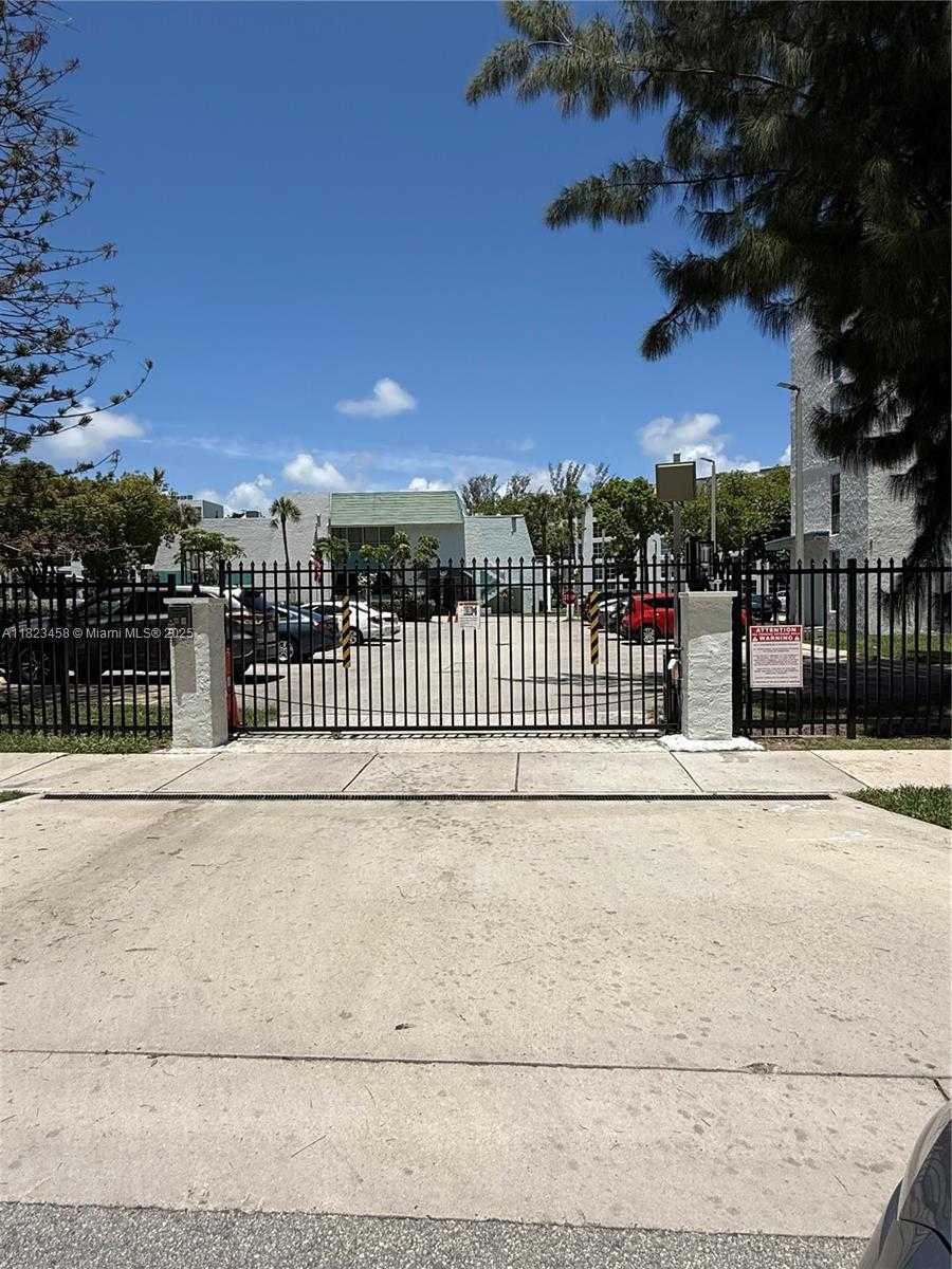 Small Image of 17570 ATLANTIC BLVD #405, Sunny Isles Beach Number 32