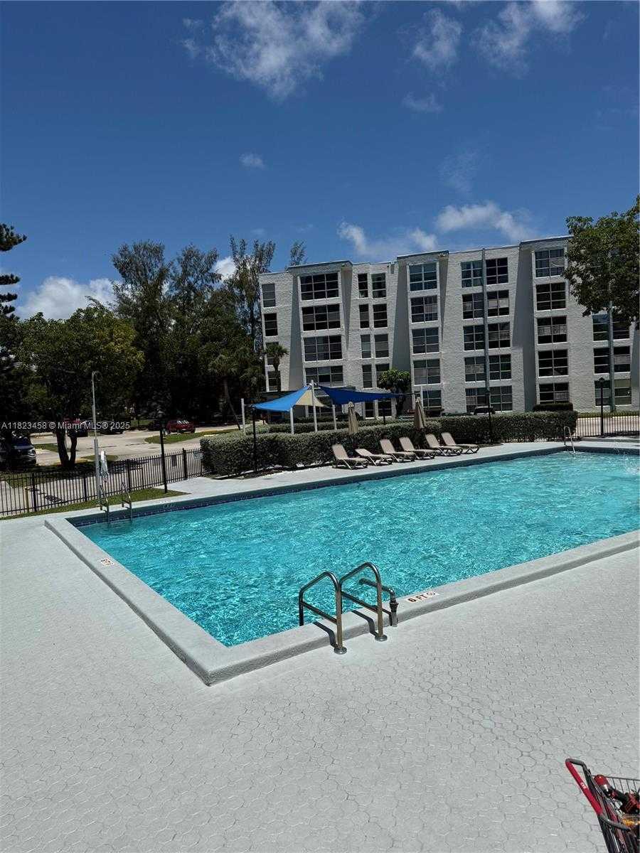 Small Image of 17570 ATLANTIC BLVD #405, Sunny Isles Beach Number 36