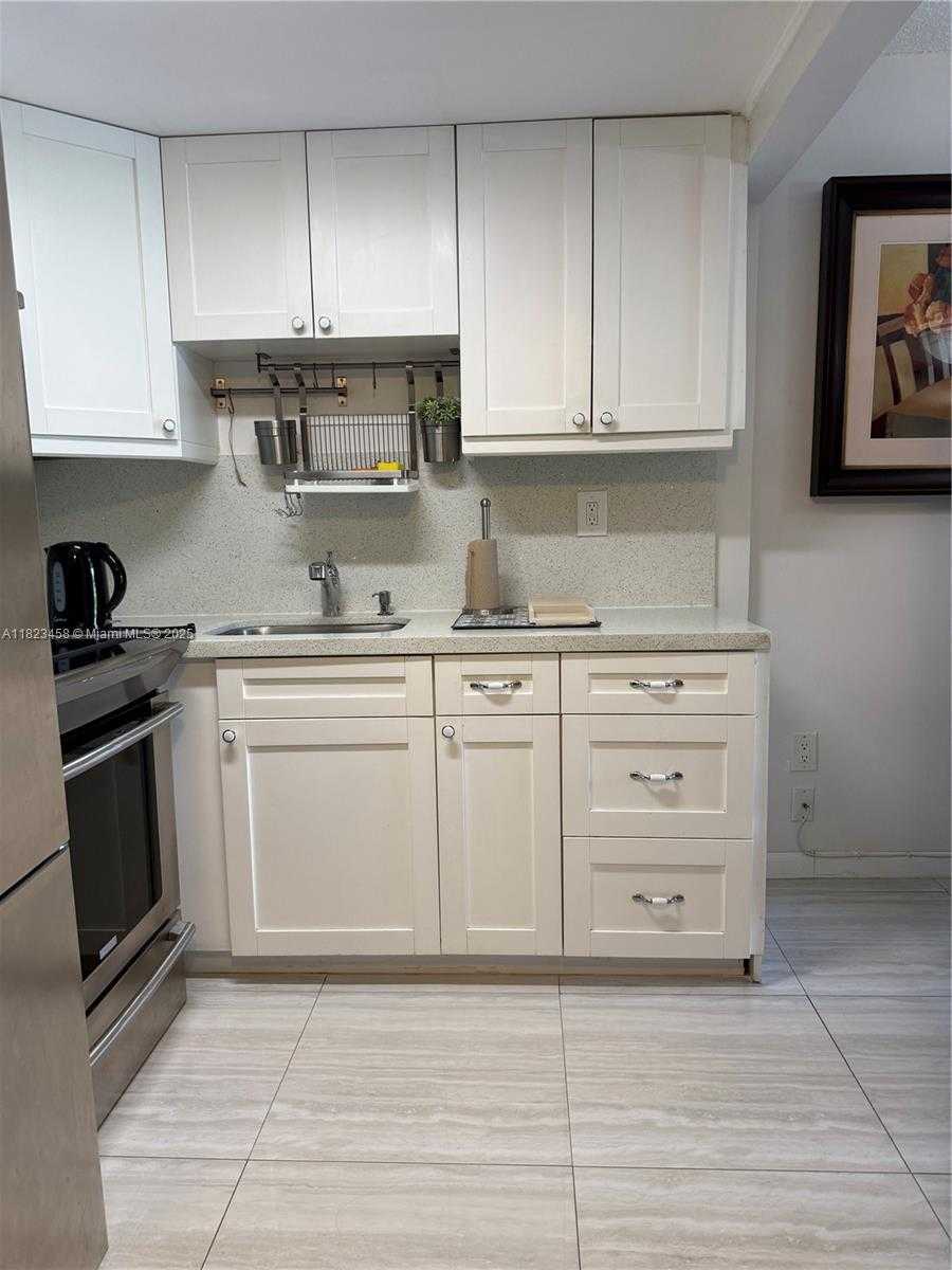 Small Image of 17570 ATLANTIC BLVD #405, Sunny Isles Beach Number 4