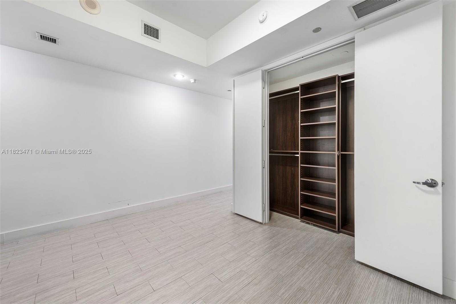 Small Image of 1100 BISCAYNE BLVD #5105, Miami Number 15