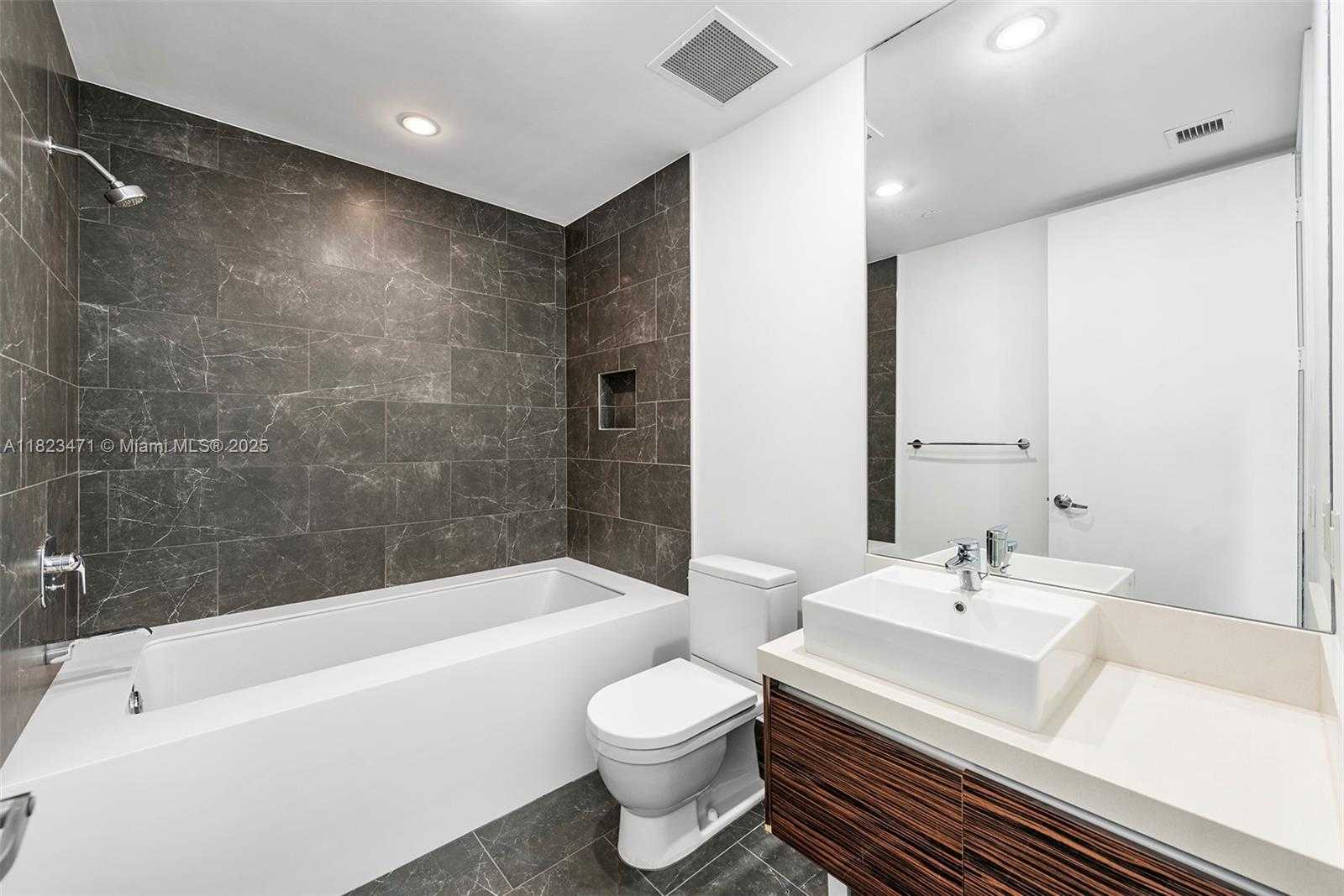 Small Image of 1100 BISCAYNE BLVD #5105, Miami Number 16