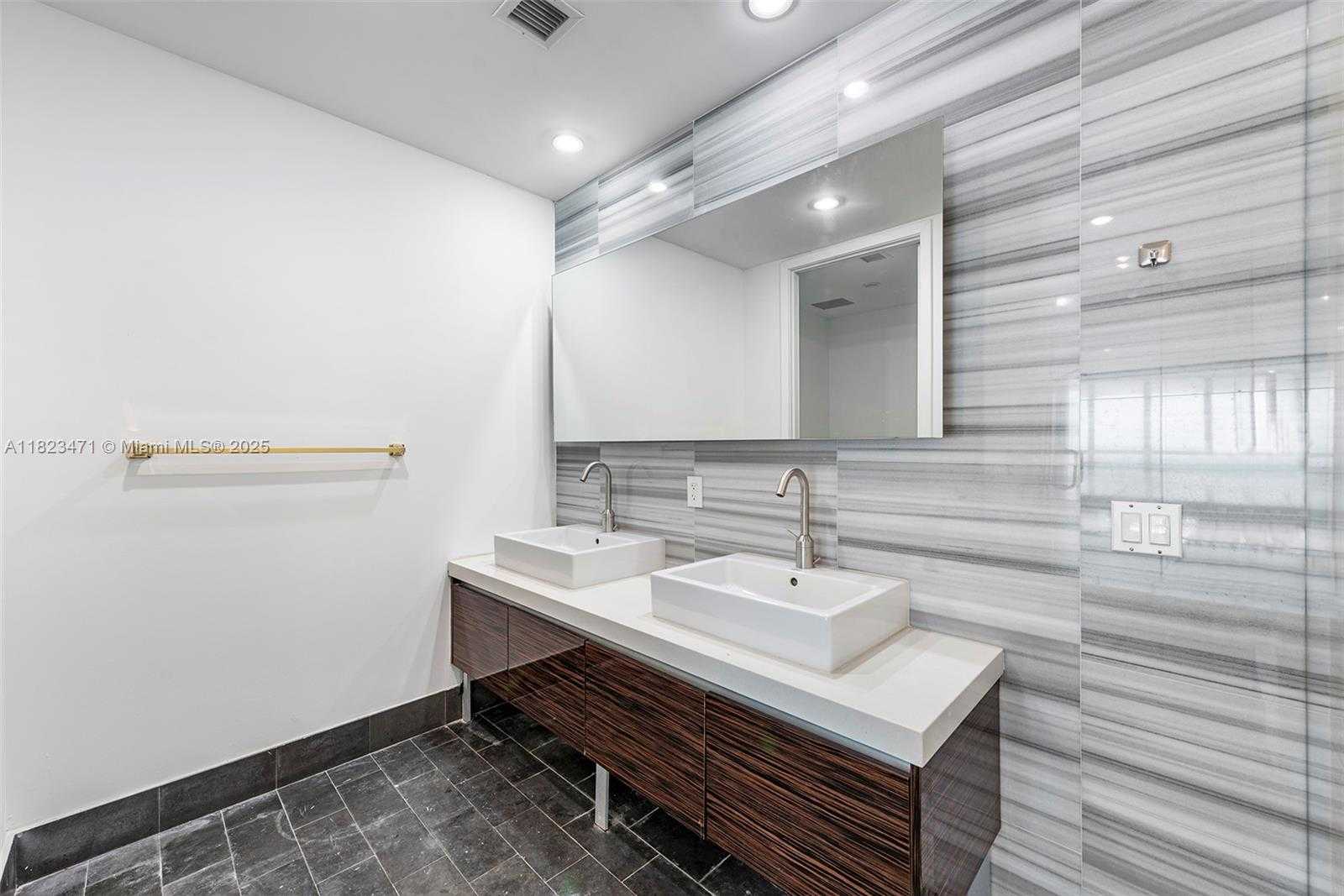 Small Image of 1100 BISCAYNE BLVD #5105, Miami Number 25