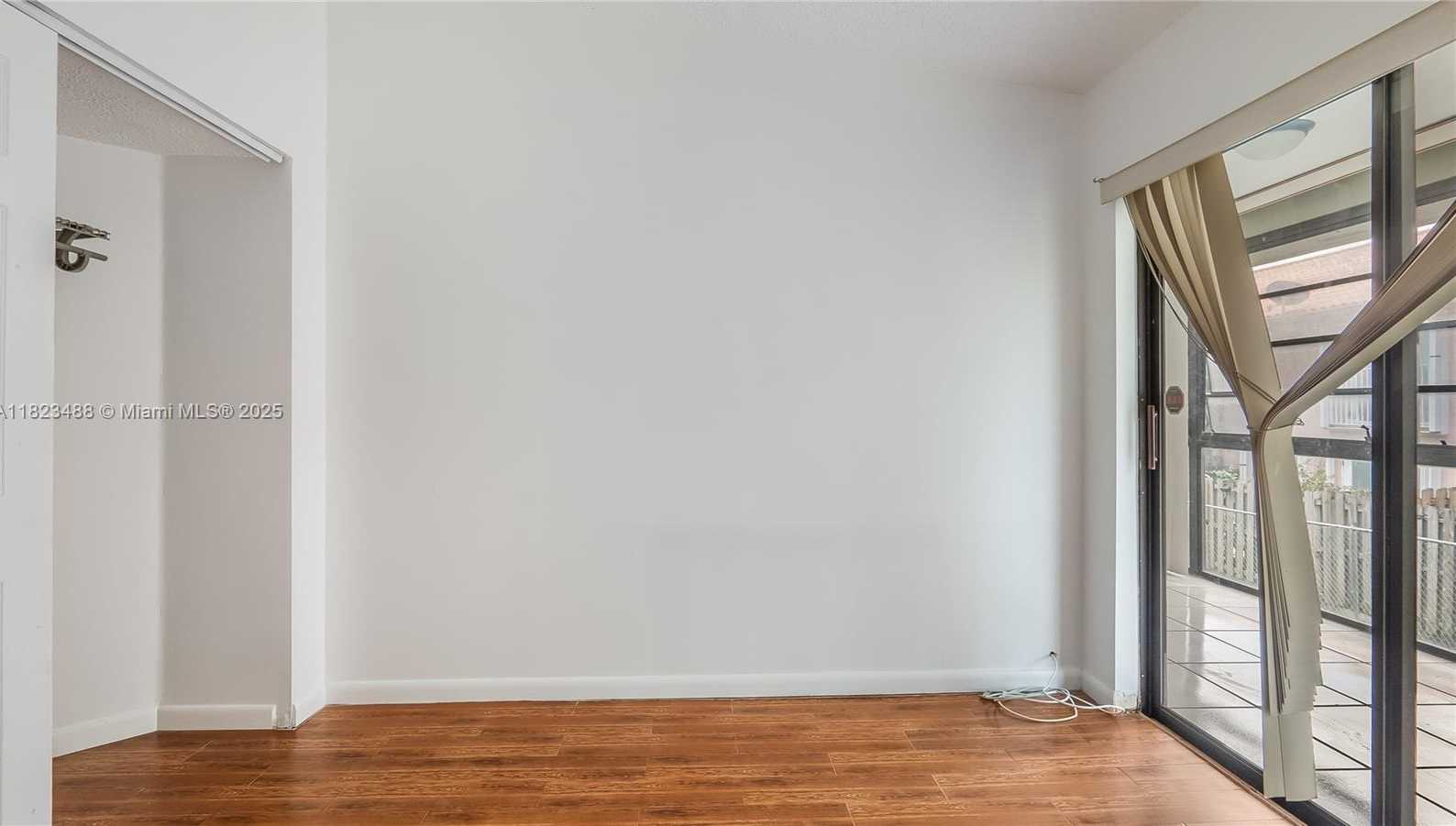 Small Image of Miami Number 17