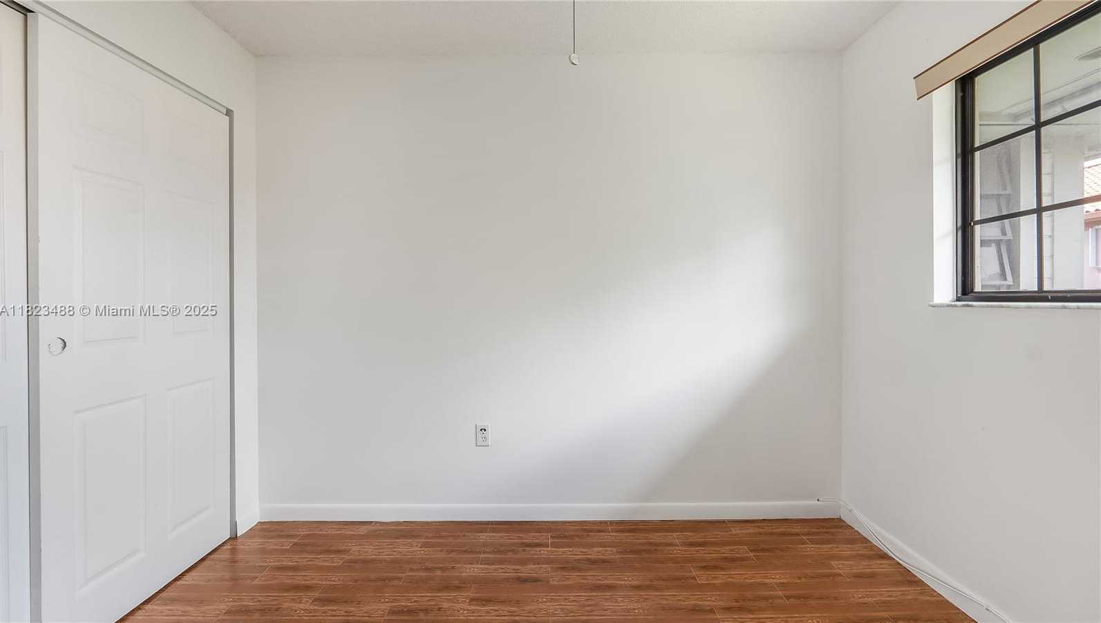 Small Image of Miami Number 21