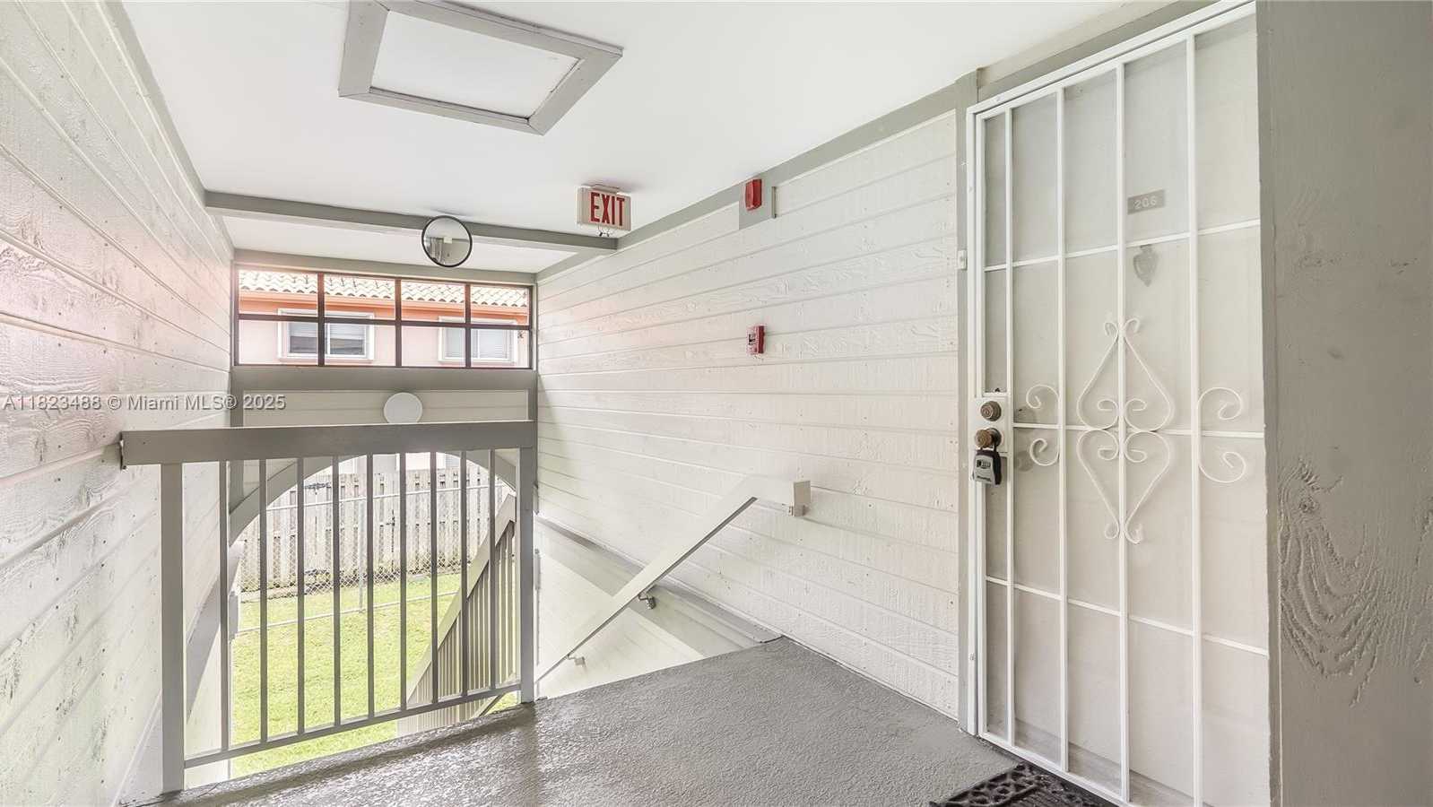 Small Image of Miami Number 3