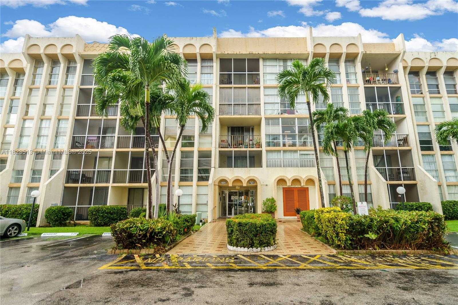 Small Image of 601 THREE ISLANDS BLVD #304, Hallandale Beach Number 26