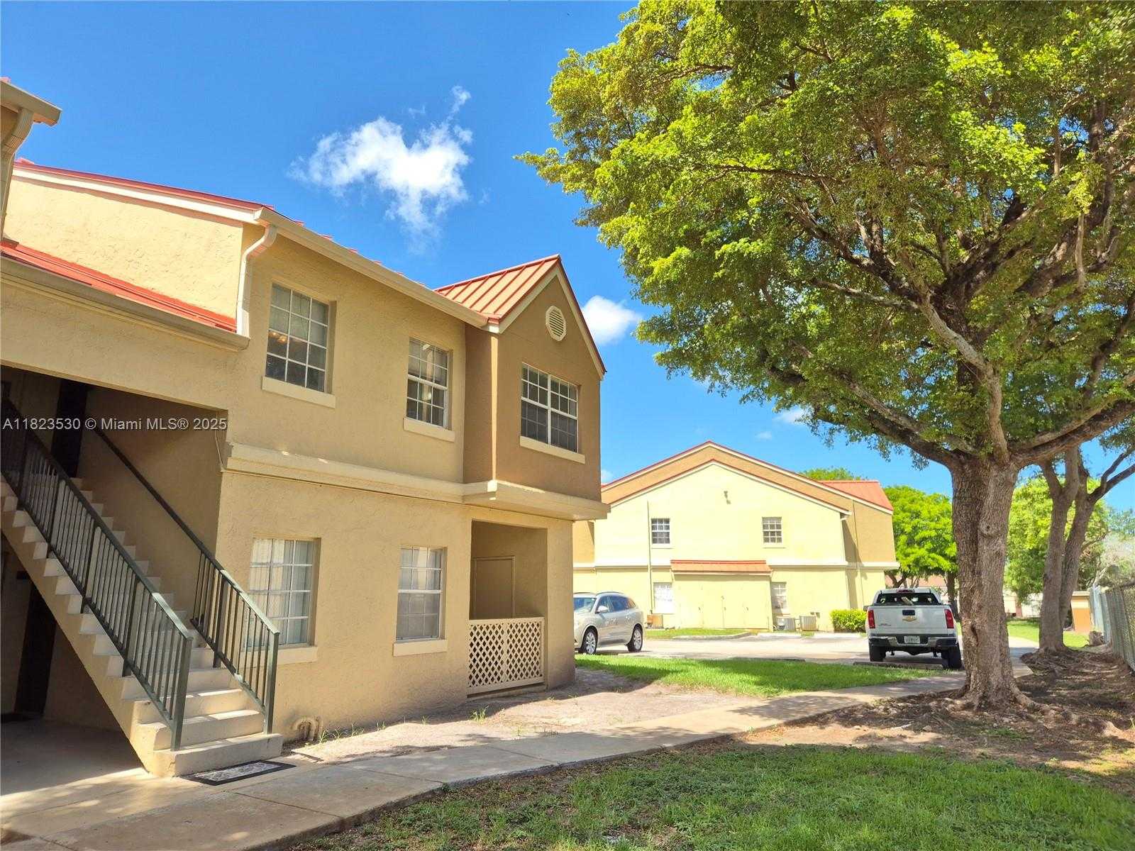Small Image of 18310 NORTH WEST 68TH AVE #P, Hialeah Number 10