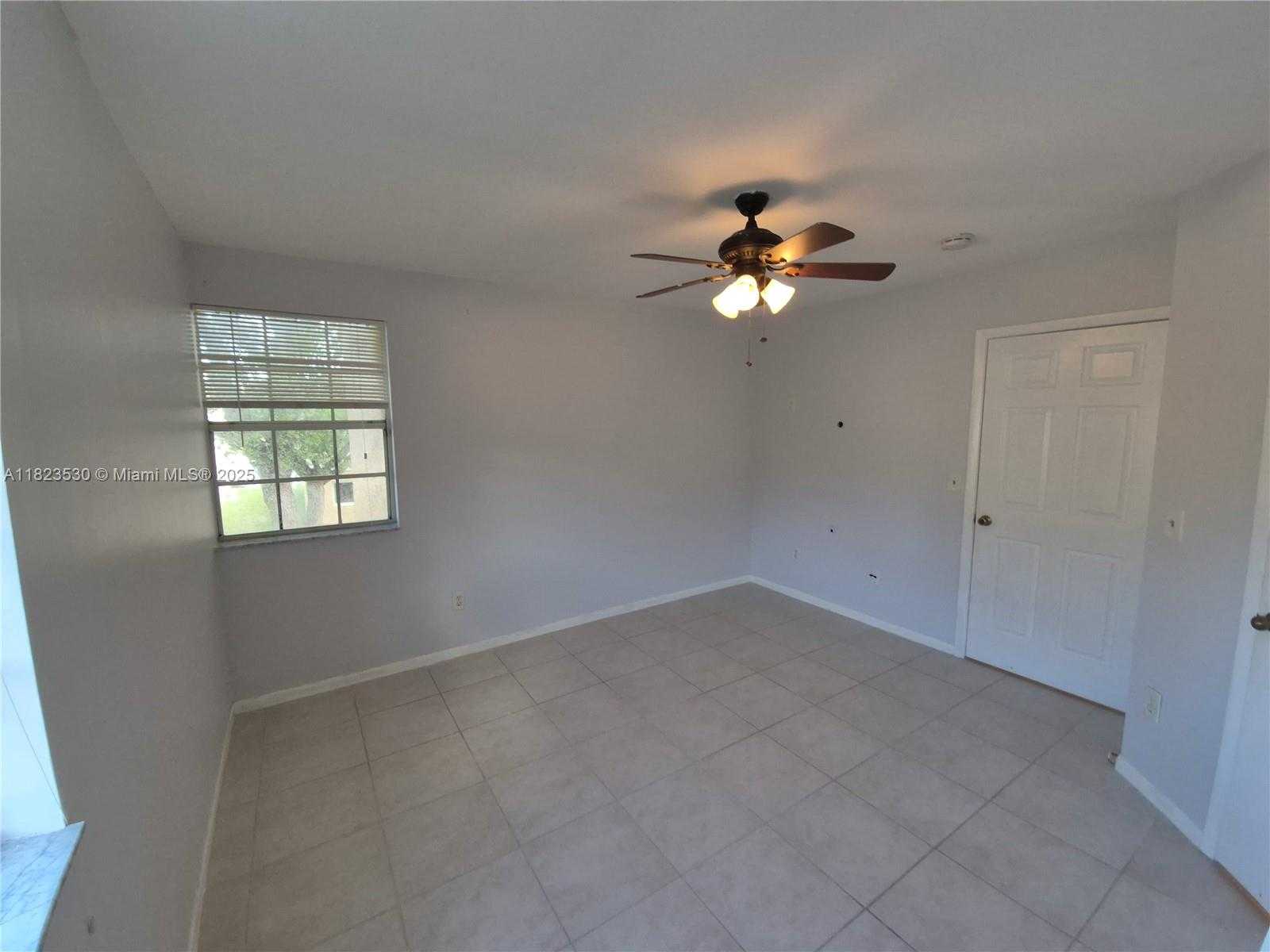 Small Image of 18310 NORTH WEST 68TH AVE #P, Hialeah Number 5