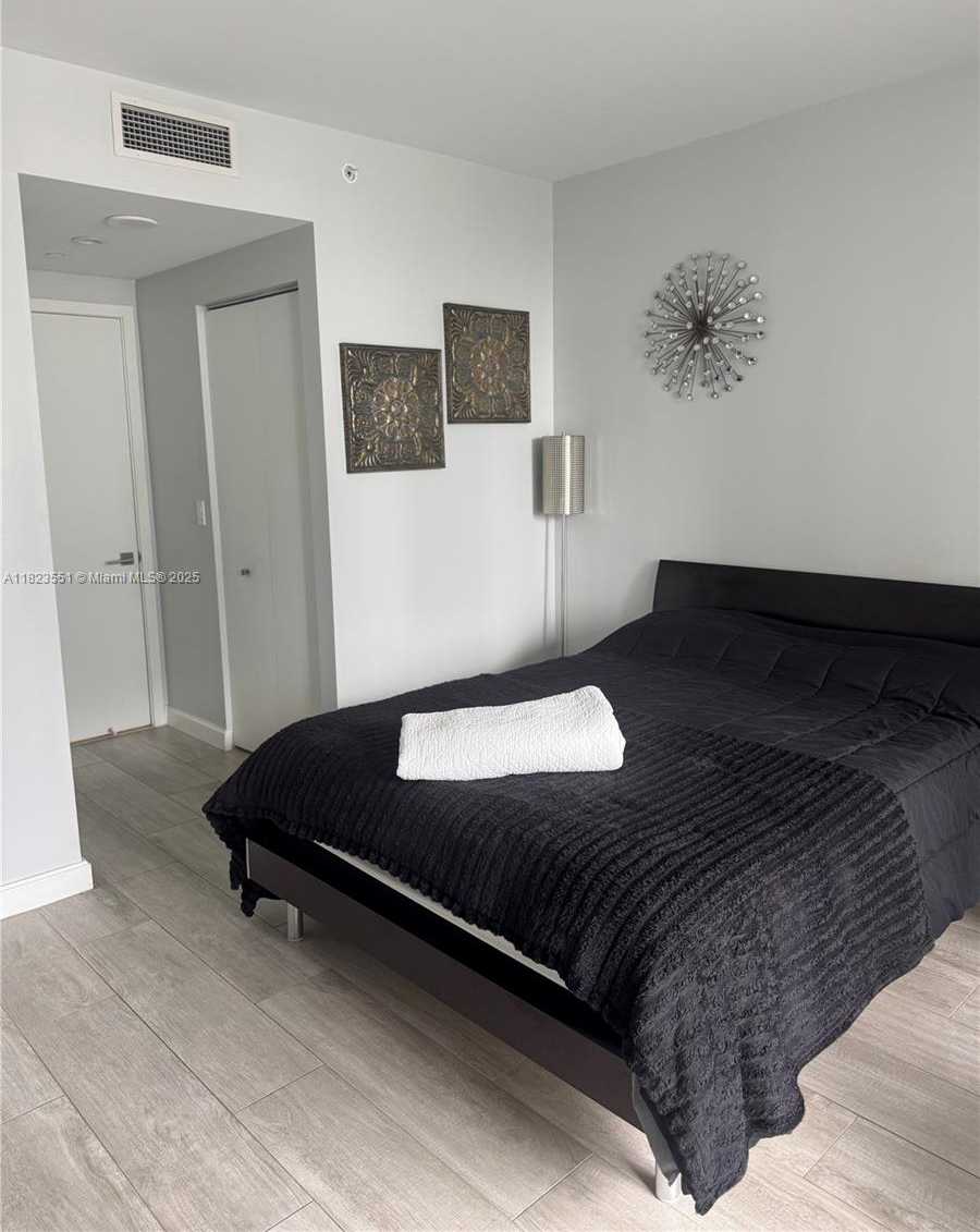 Small Image of 55 SOUTH WEST 9TH ST #1005, Miami Number 21