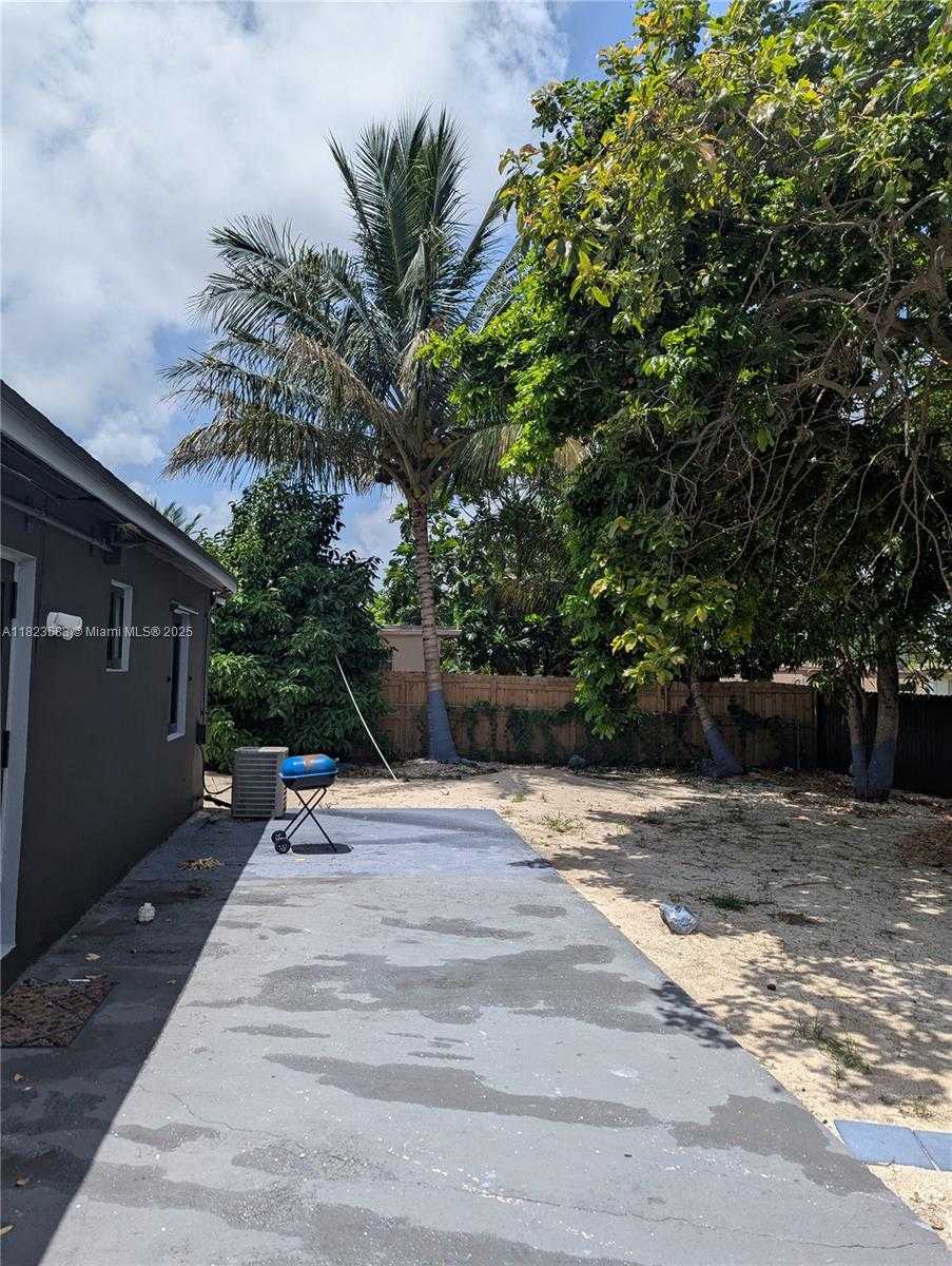 Small Image of 14600 NORTH WEST 11TH CT #1, Miami Number 9
