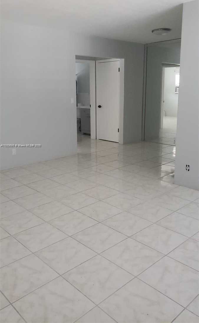 Small Image of 1816 MCKINLEY ST #12, Hollywood Number 2