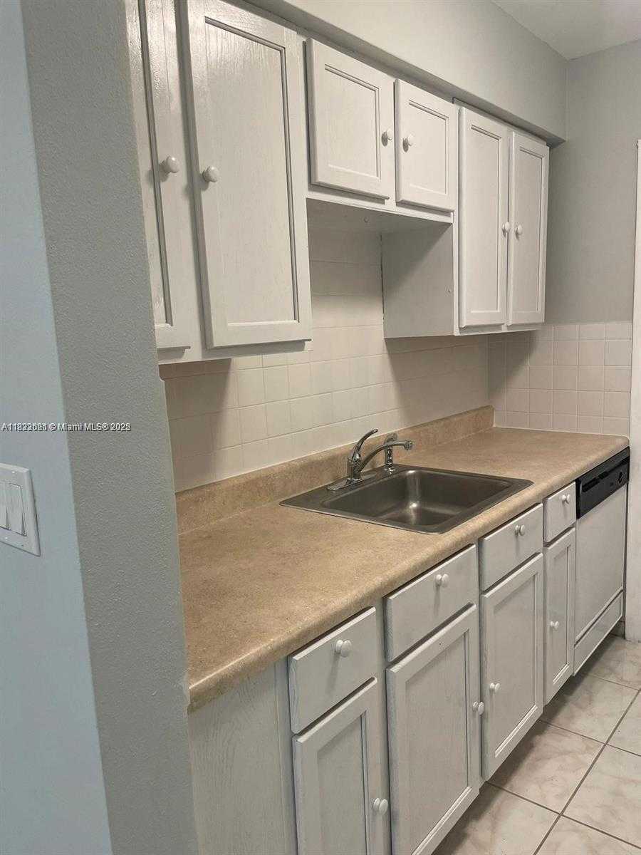 Small Image of 1816 MCKINLEY ST #12, Hollywood Number 4