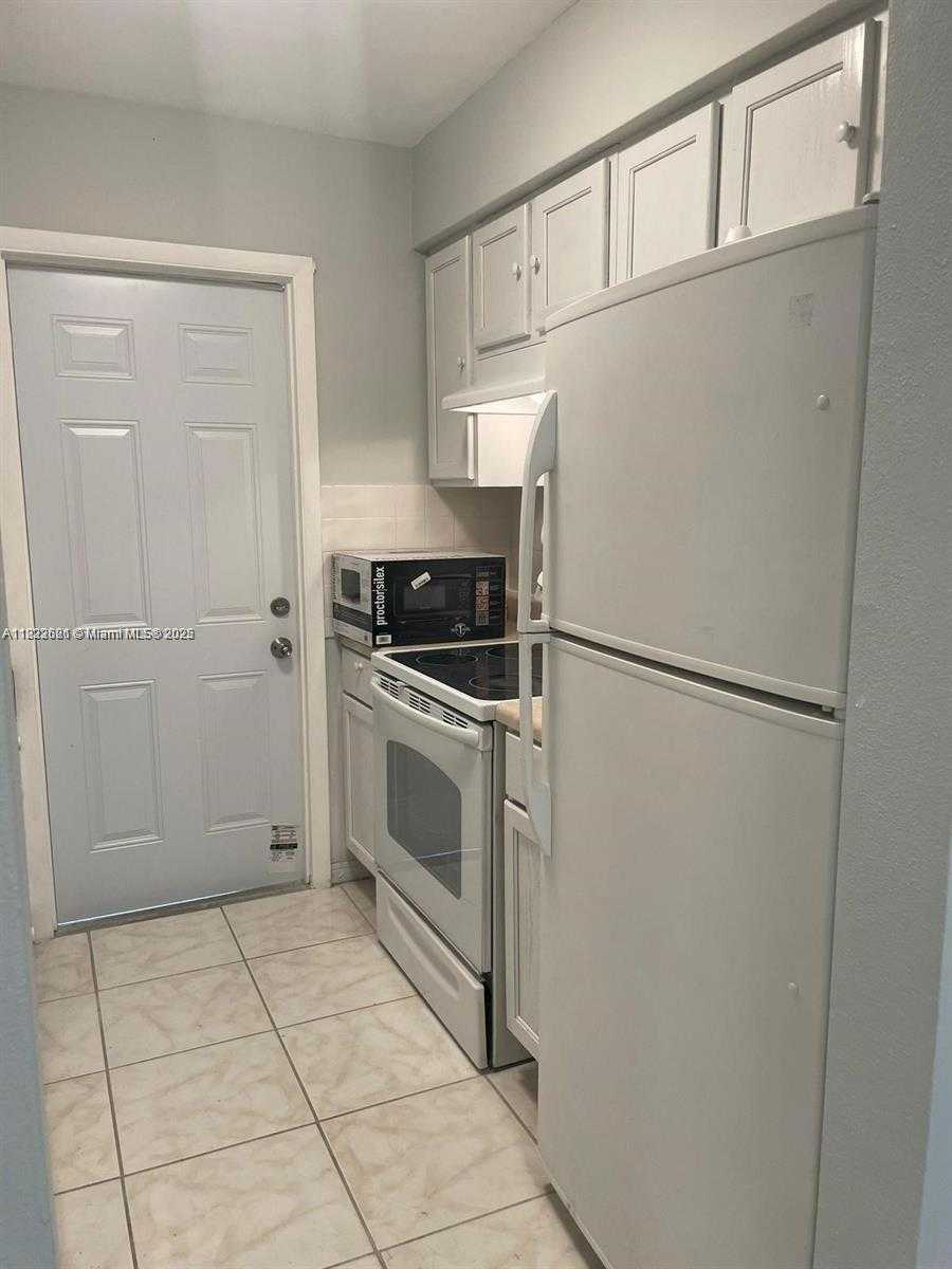 Small Image of 1816 MCKINLEY ST #12, Hollywood Number 6