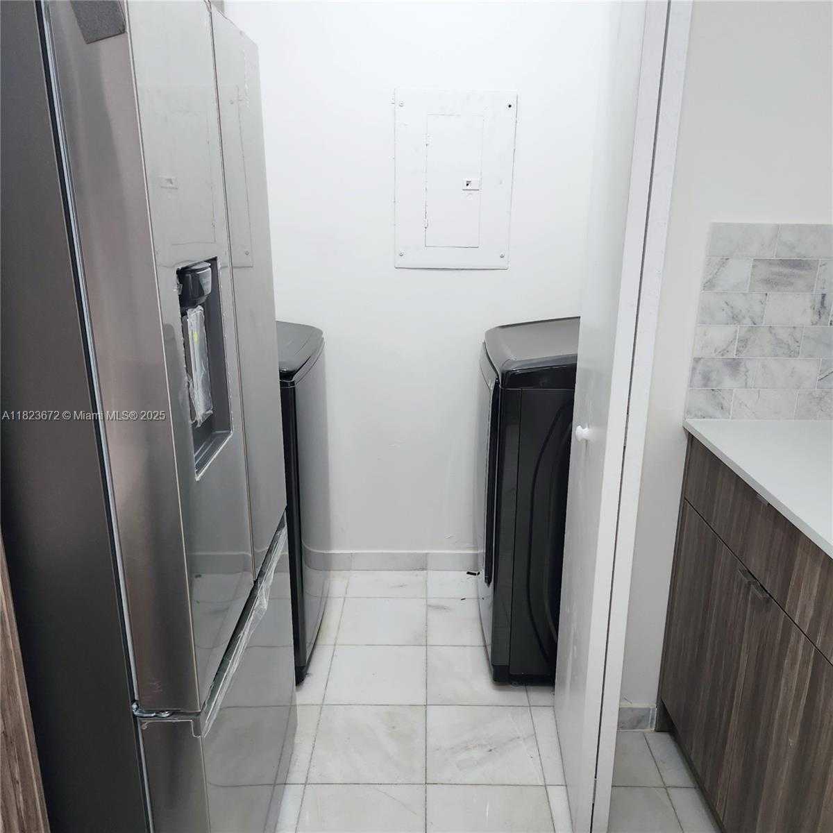 Small Image of Aventura Number 11