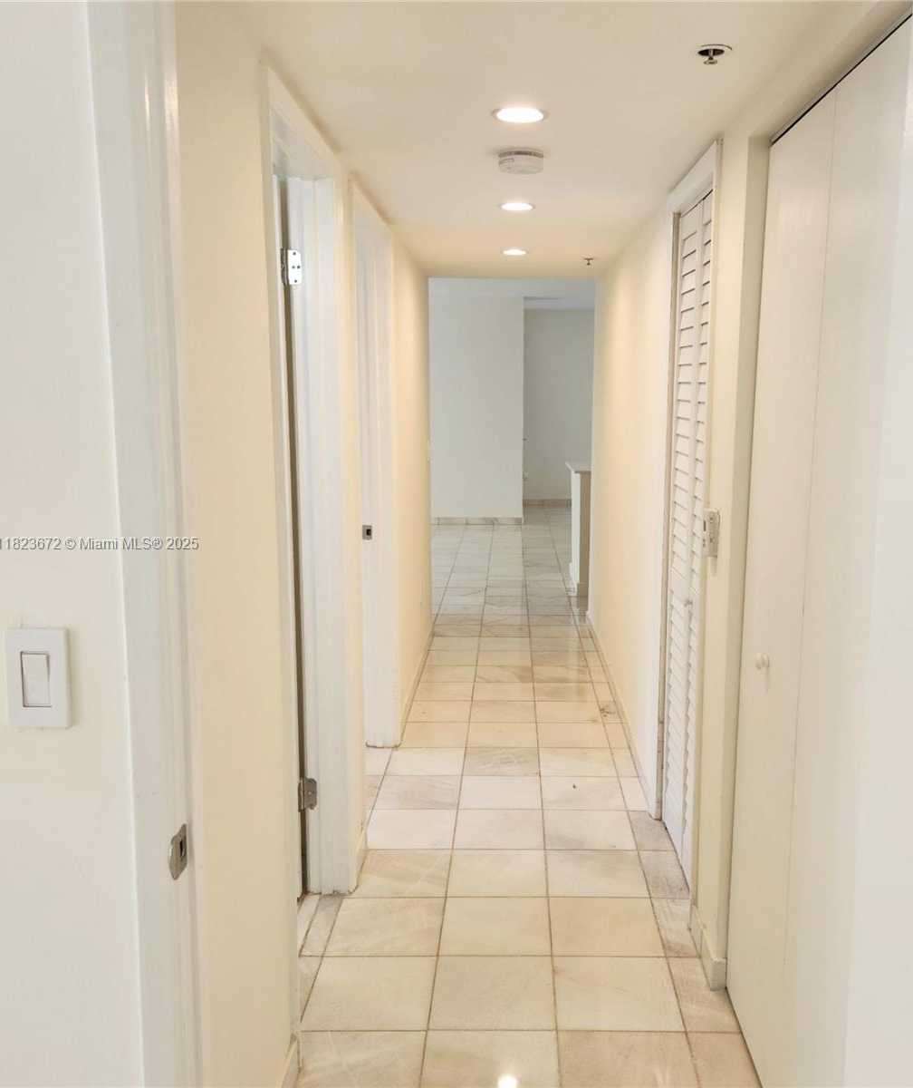 Small Image of Aventura Number 19