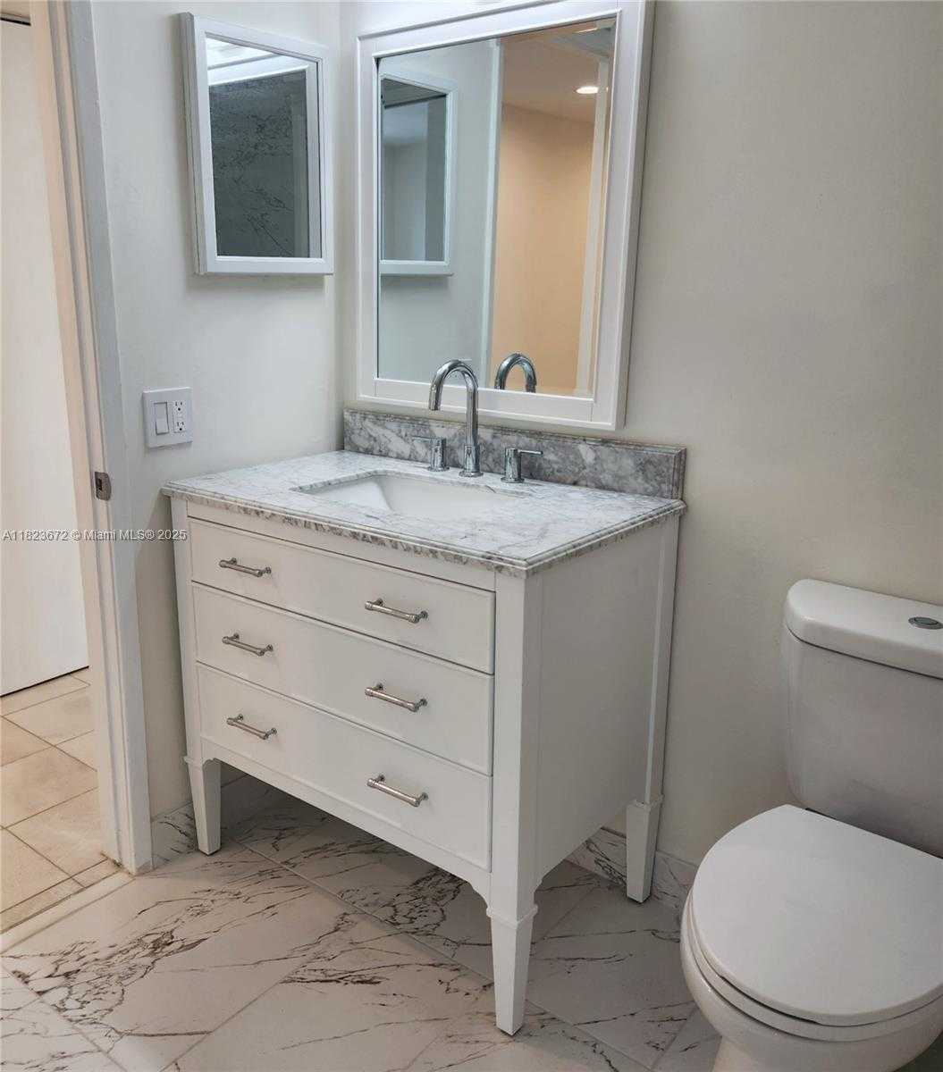 Small Image of Aventura Number 26