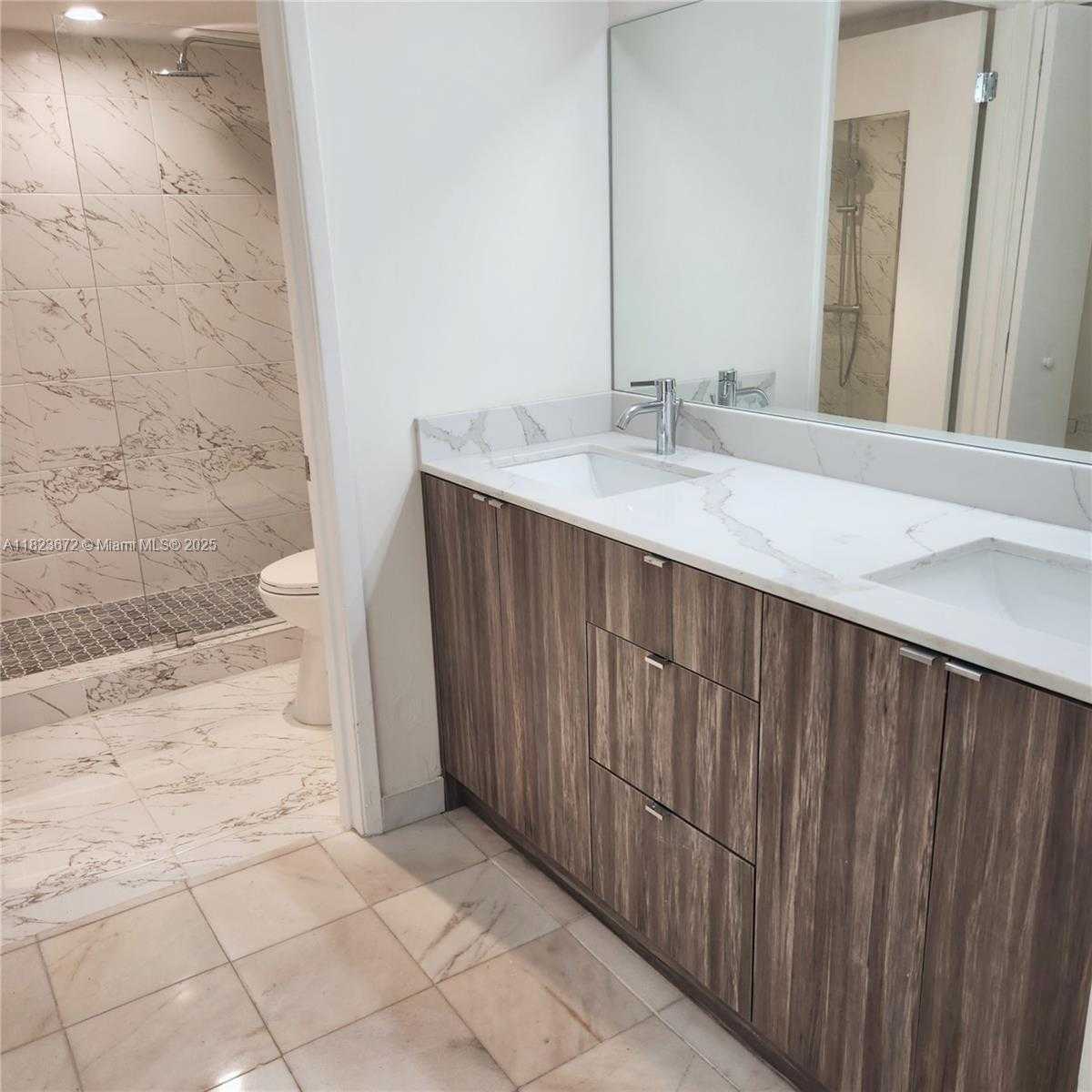 Small Image of Aventura Number 36
