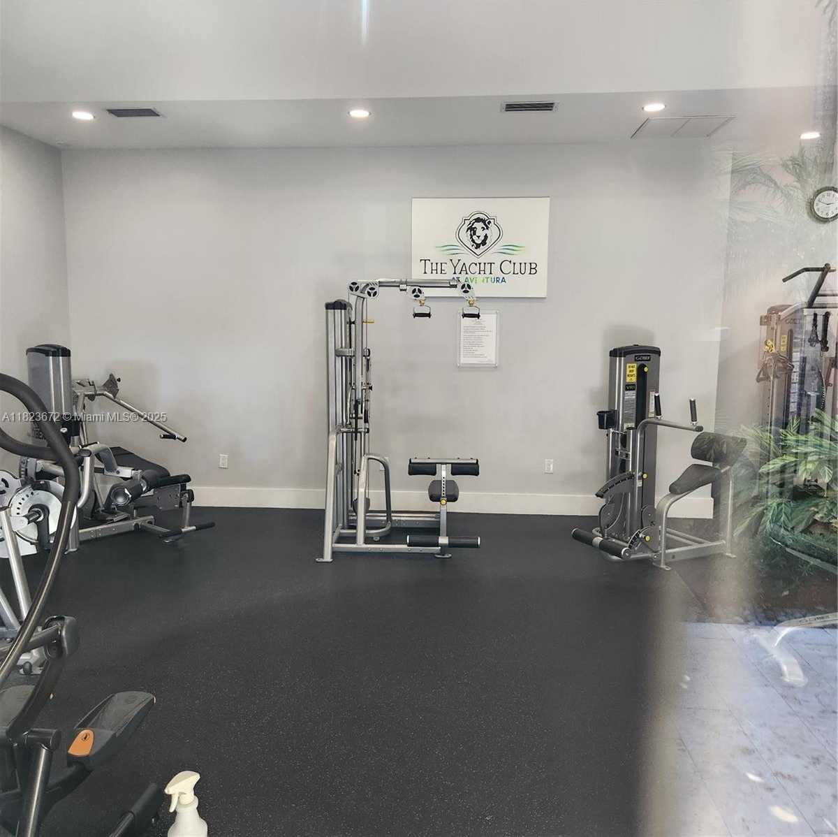 Small Image of Aventura Number 48