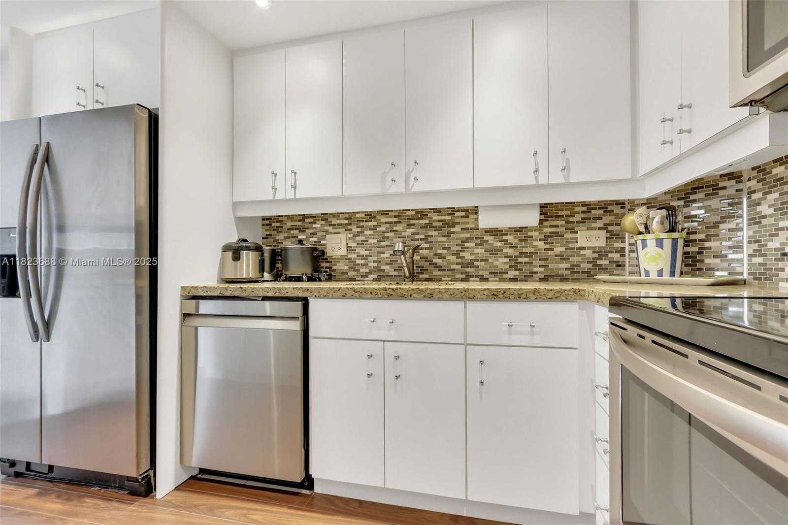 Small Image of 5005 COLLINS AVE #1223, Miami Beach Number 9