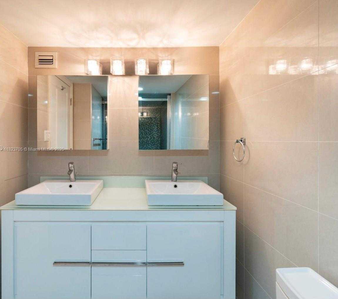 Small Image of 18071 BISCAYNE BLVD #1901, Aventura Number 10