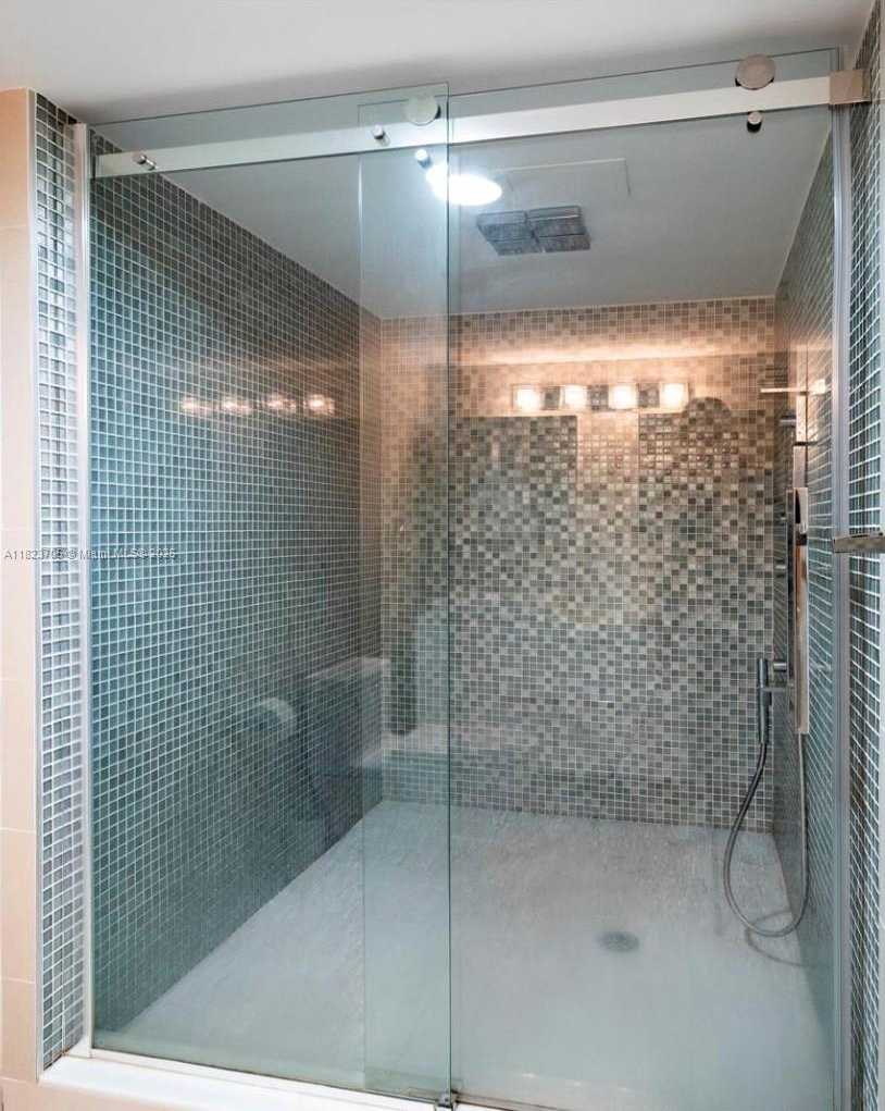 Small Image of 18071 BISCAYNE BLVD #1901, Aventura Number 11