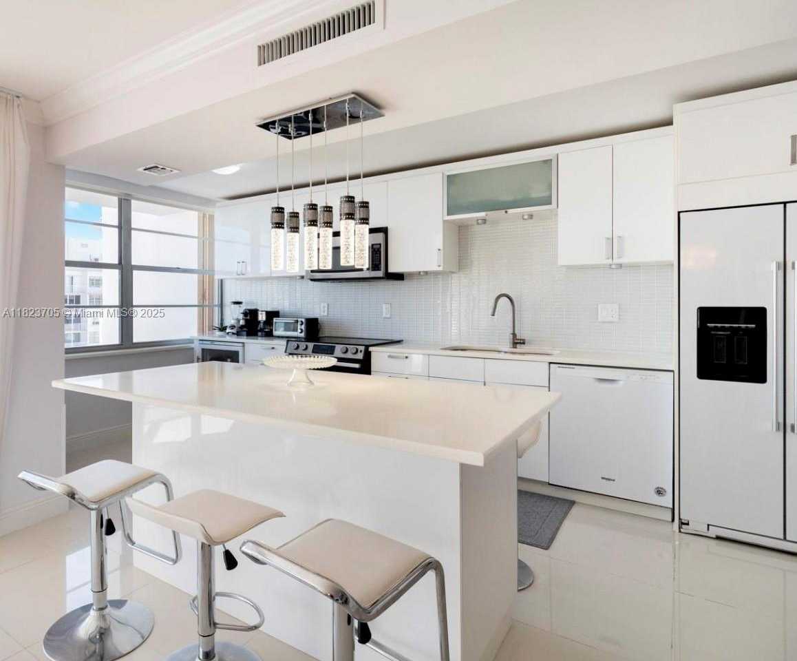 Small Image of 18071 BISCAYNE BLVD #1901, Aventura Number 5