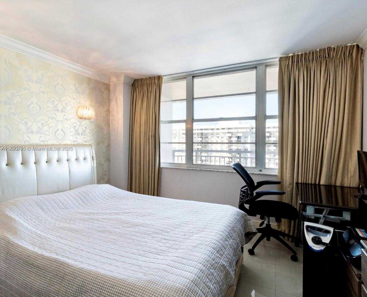 Small Image of 18071 BISCAYNE BLVD #1901, Aventura Number 9