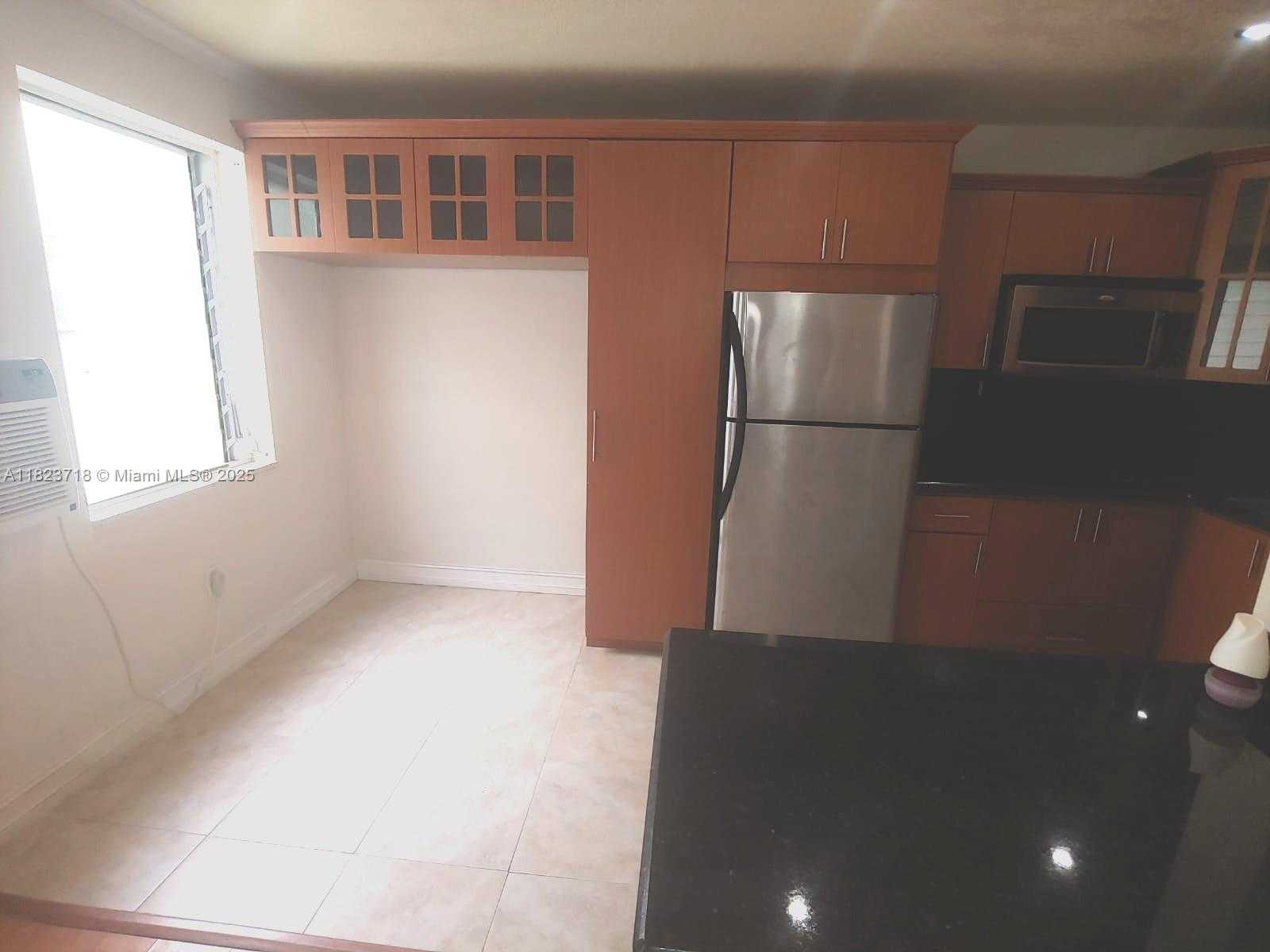 Small Image of 7928 HARDING AV #8, Miami Beach Number 11
