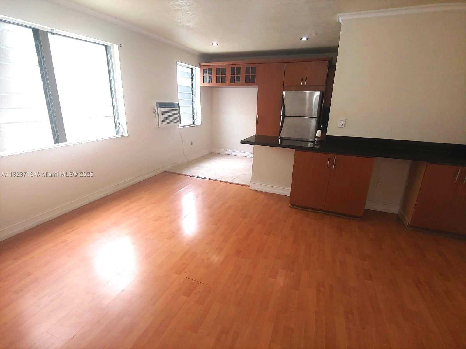 Small Image of 7928 HARDING AV #8, Miami Beach Number 13