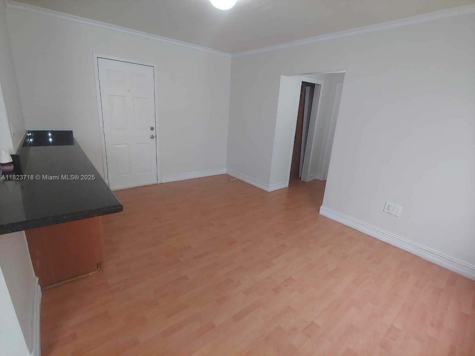 Small Image of 7928 HARDING AV #8, Miami Beach Number 14