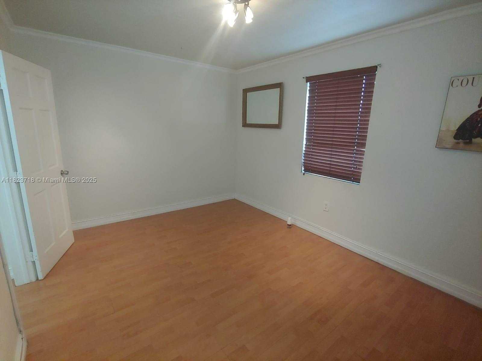 Small Image of 7928 HARDING AV #8, Miami Beach Number 15