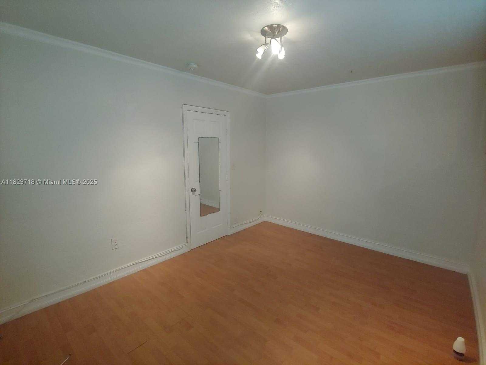 Small Image of 7928 HARDING AV #8, Miami Beach Number 16
