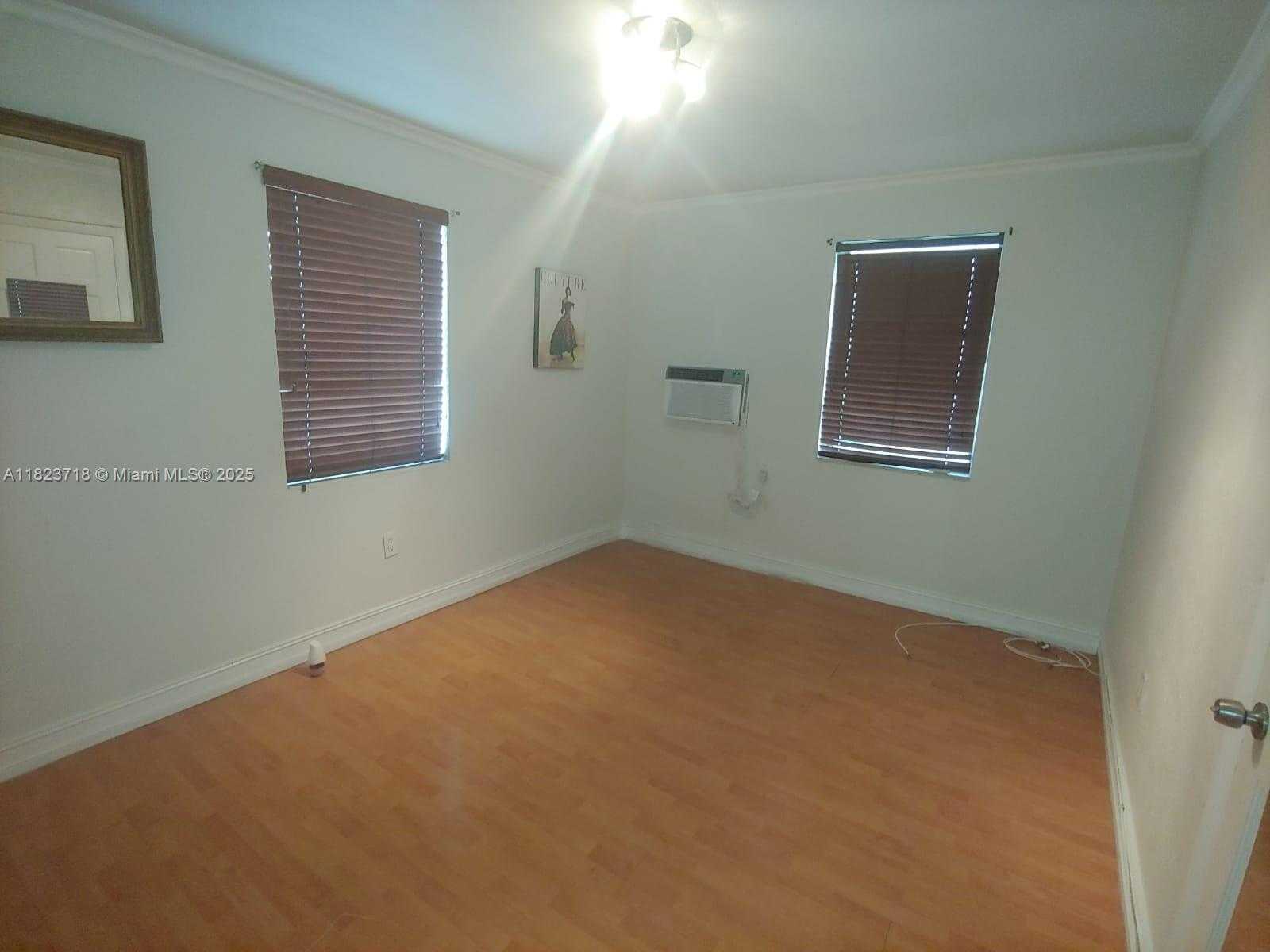 Small Image of 7928 HARDING AV #8, Miami Beach Number 17